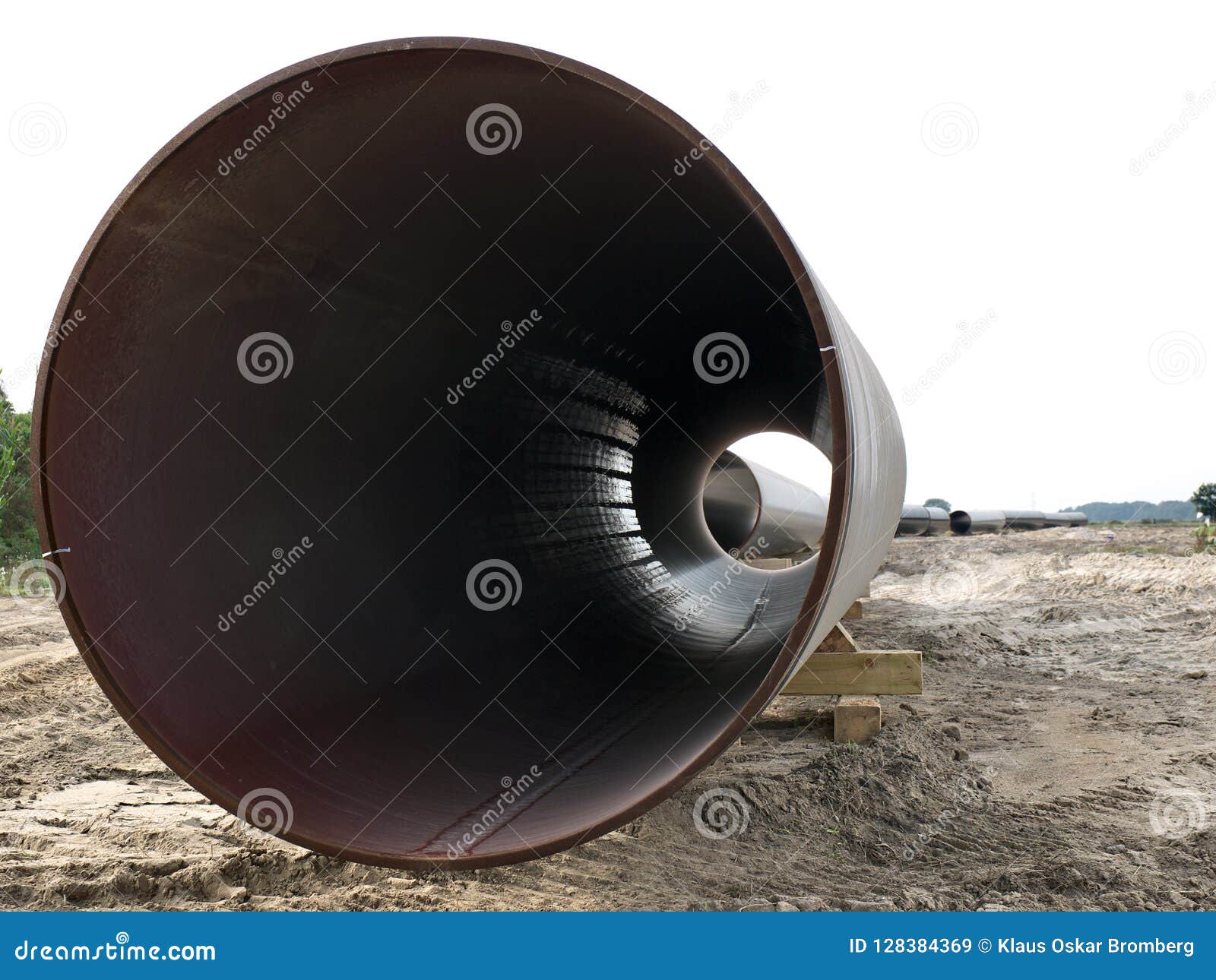 building a gas pipeline between russia and western europe.