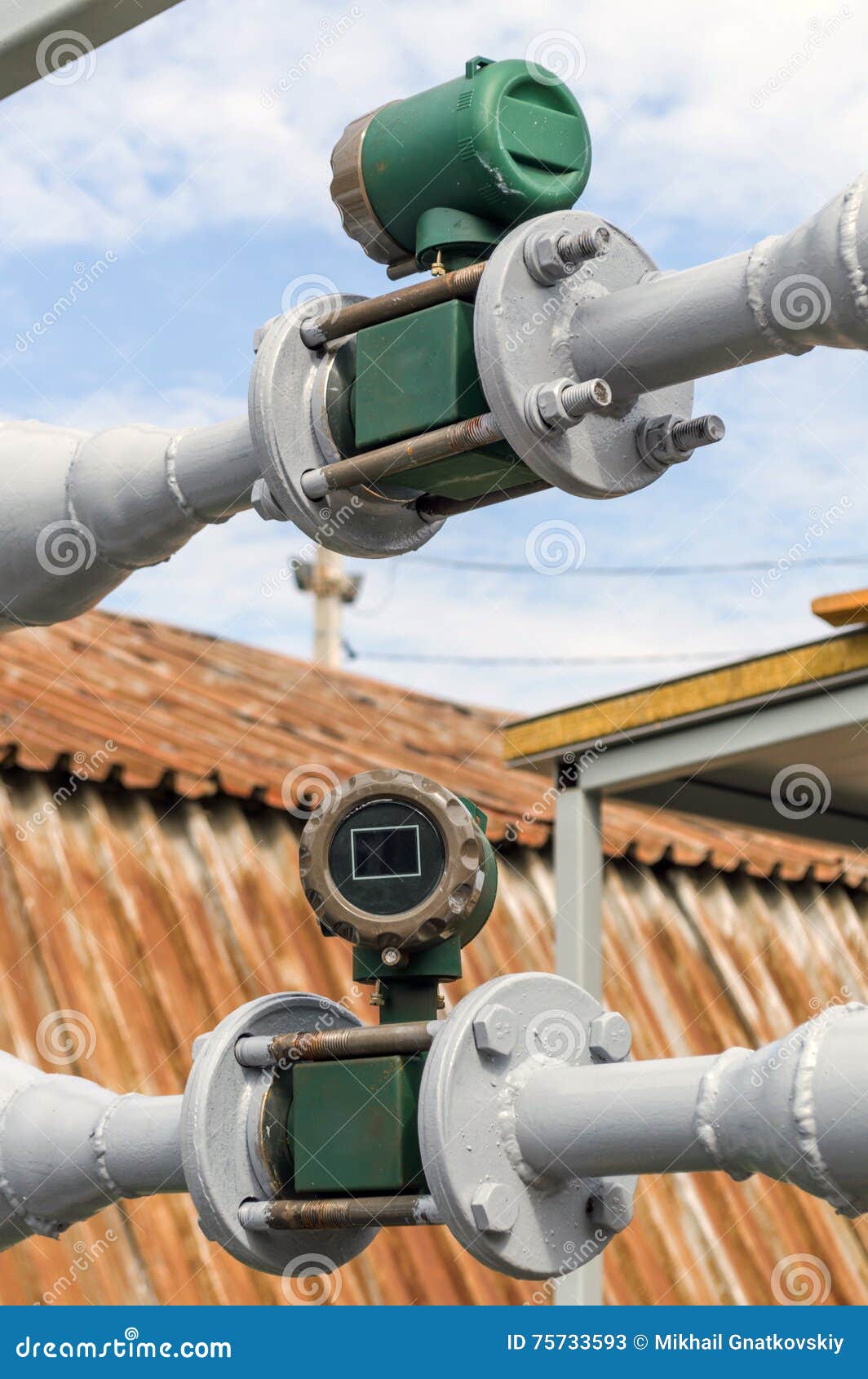 pipes with heat and pressure sensors