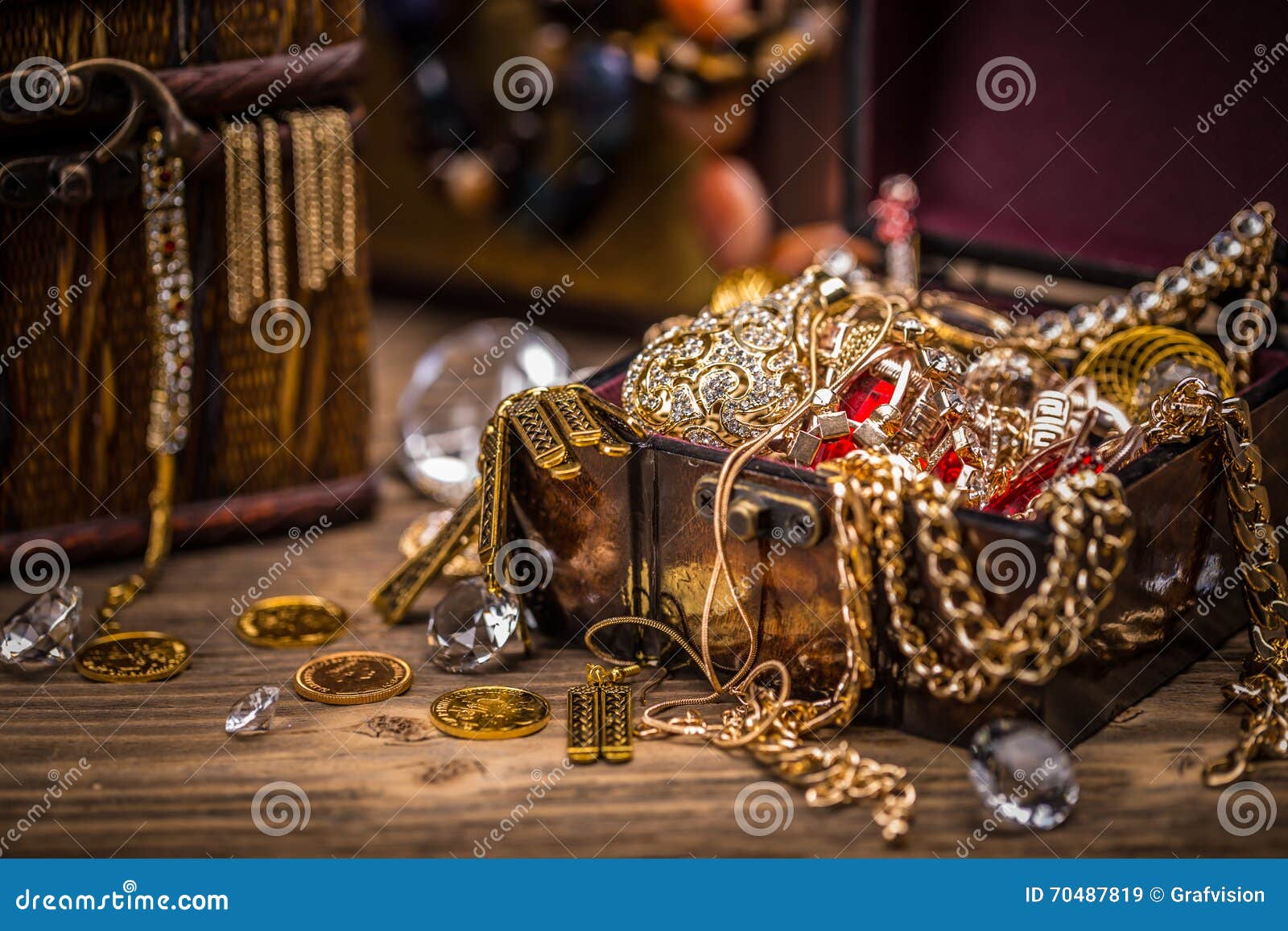 Baú de tesouro de pirata imagem de stock. Imagem de dinheiro - 70487819, image size:1600x1157