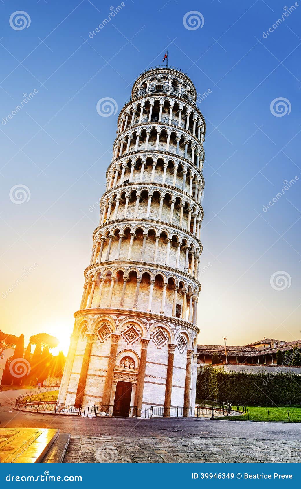 pisa leaning tower, italy