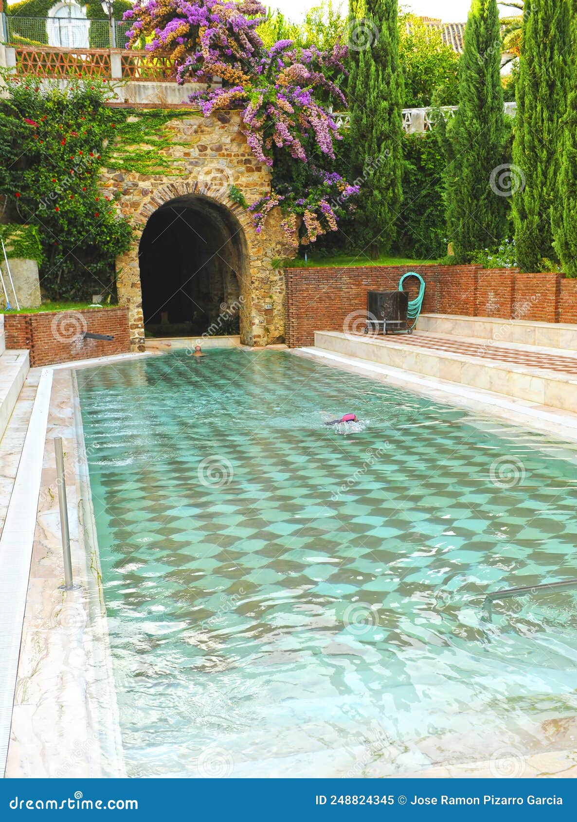 piscina al aire libre en alange, extremadura, espaÃÂ±a