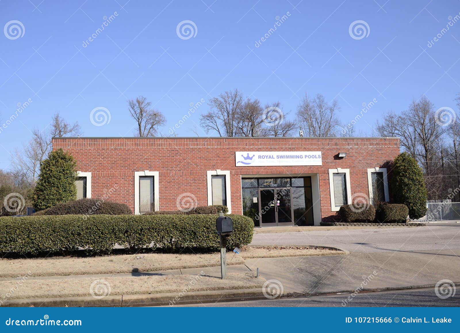 Piscines royales, Memphis, TN. Les piscines royales avait servi l'industrie de piscine pendant plus de 25 années Nous avons commencé comme affaires possédées par la famille et actionnées en 1987 en tant que société de service et d'installation de piscine