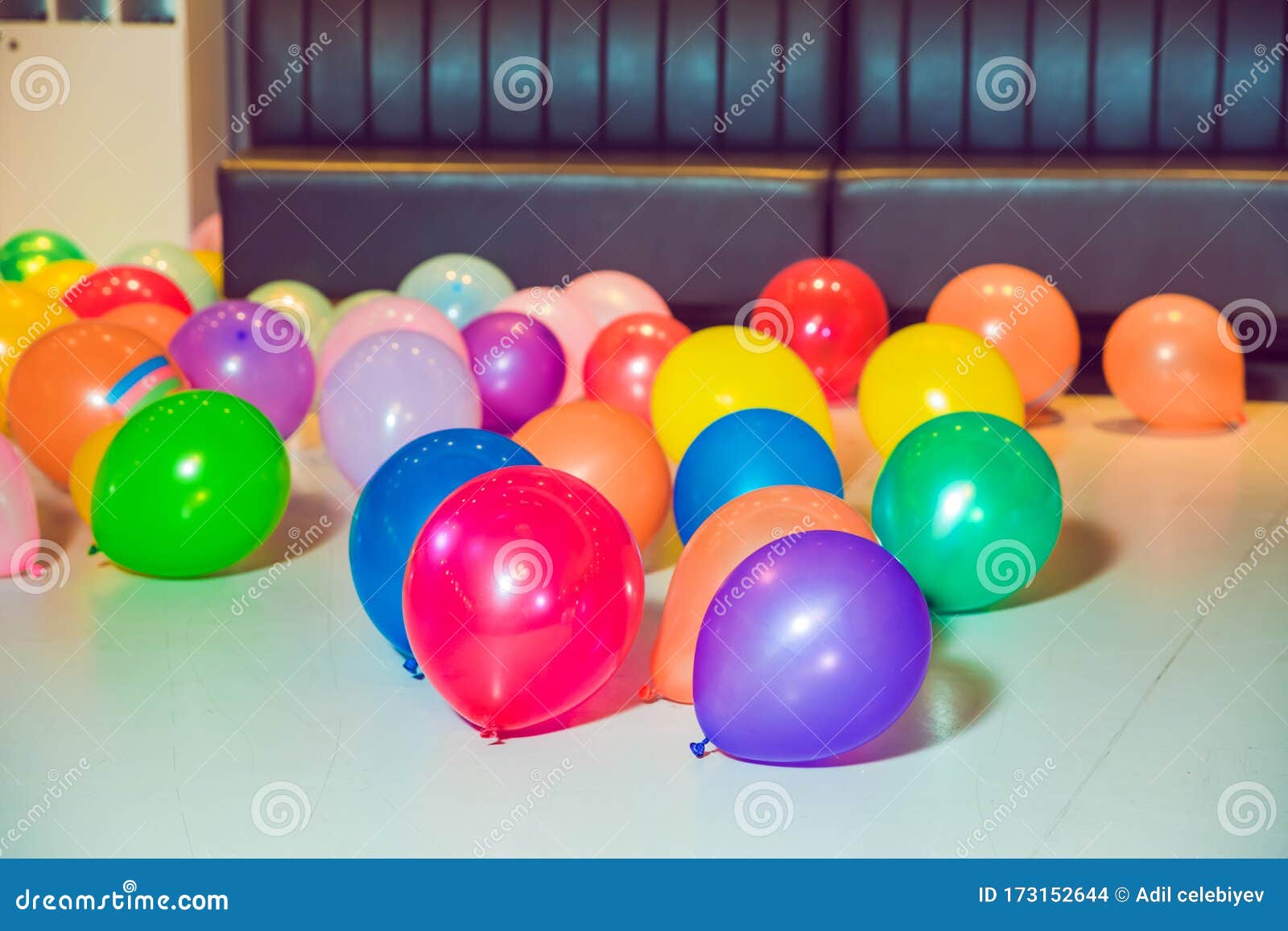 Globos pequeños de colores