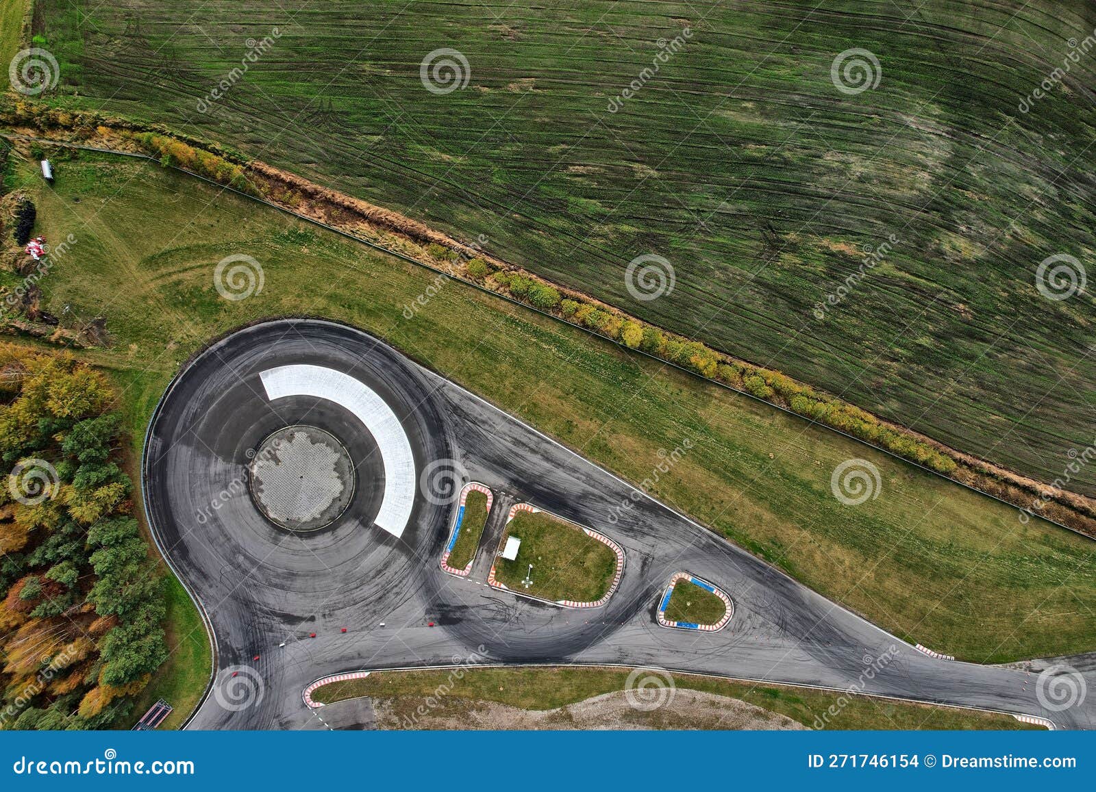 Pista De Corridas De Carros De Luxo, Tal Como Vista De Cima a