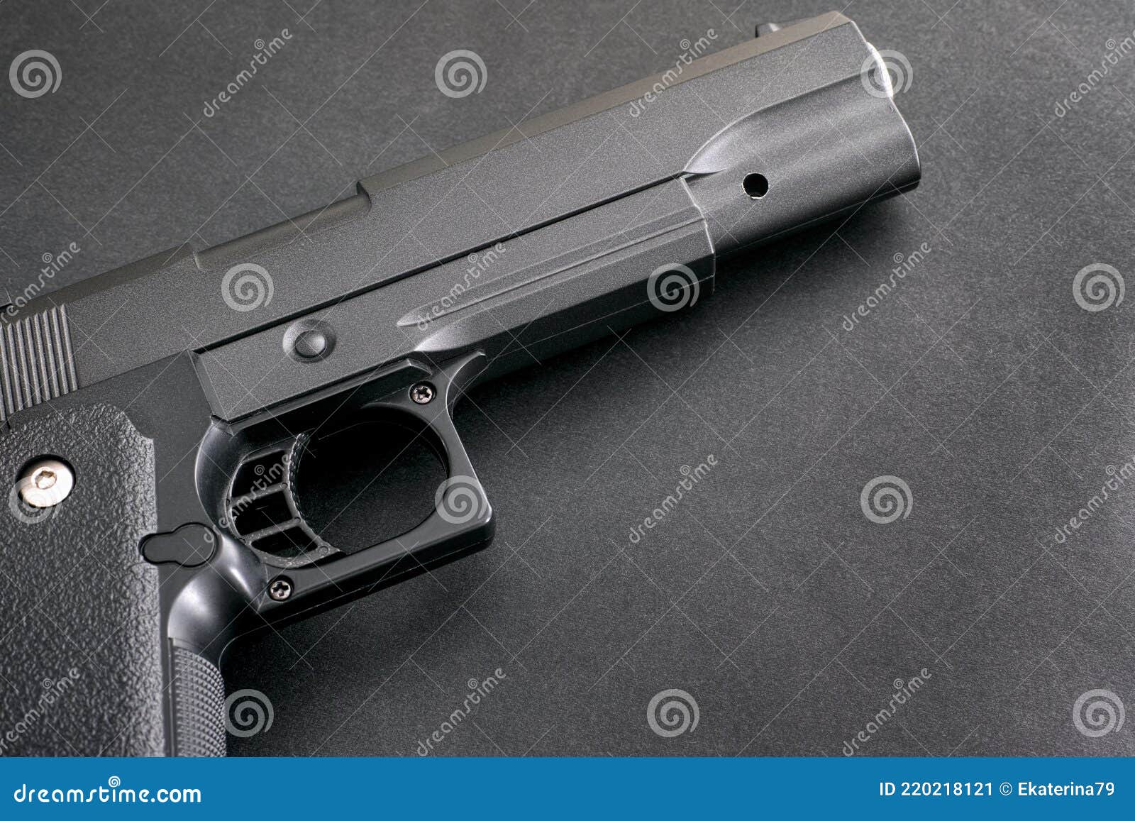 Pistola Realista Airsoft Sobre Fondo Negro Imagen de archivo - Imagen de  brazo, guerra: 220218121