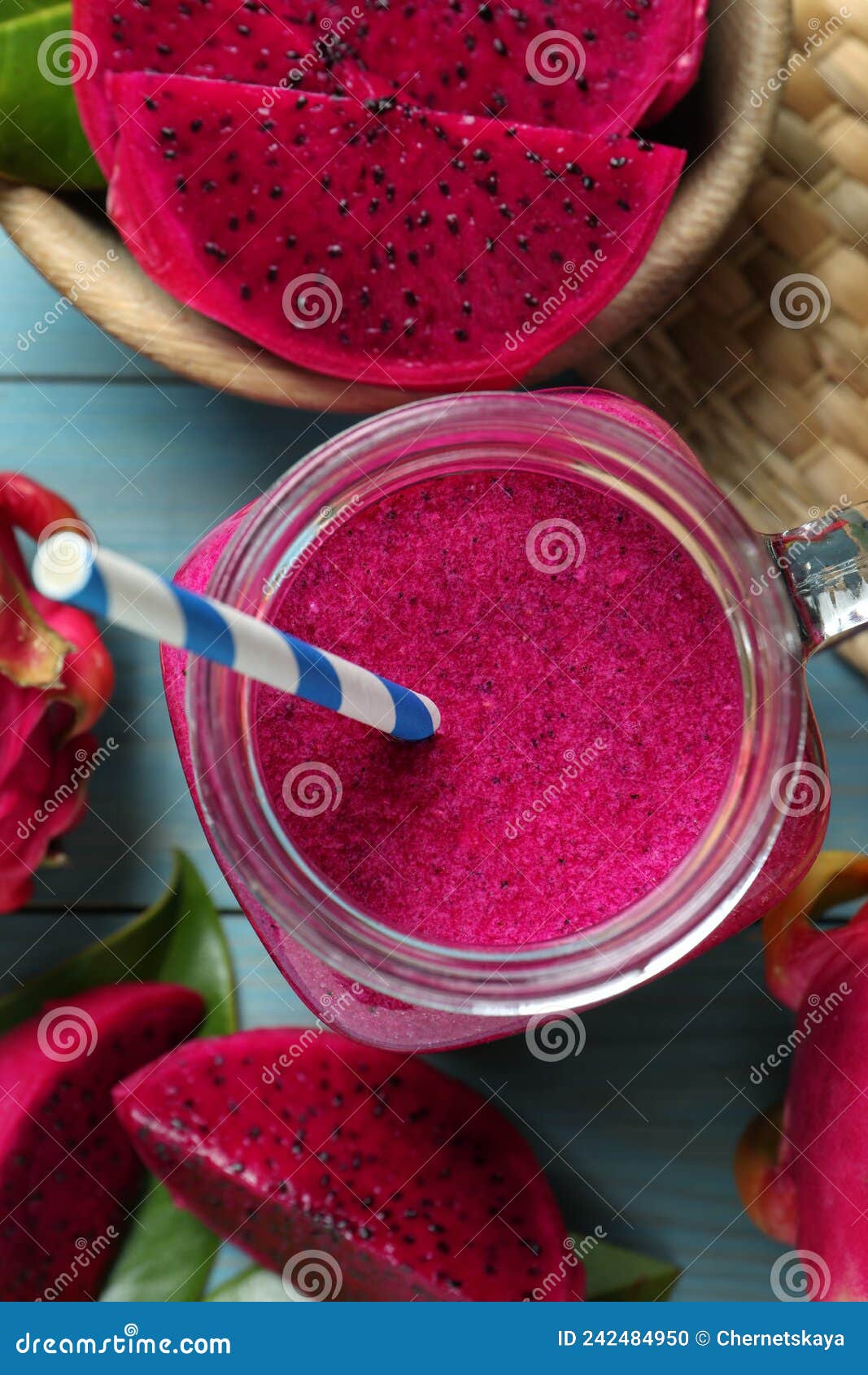 Pitahaya Smoothie Delicioso Em Jarro De Mason E Frutas Frescas Em Mesa ...