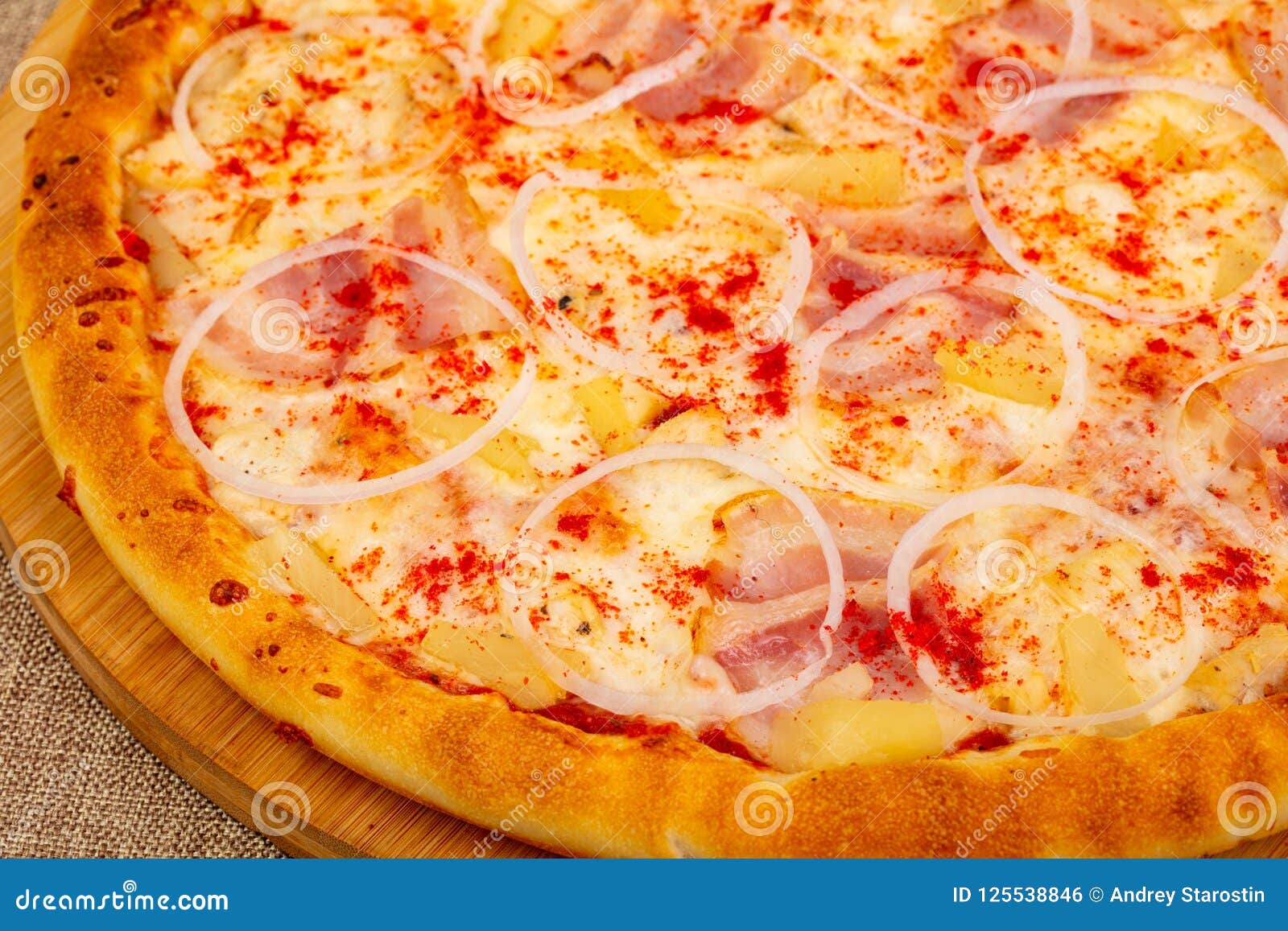 Pizza Con Pancetta Affumicata Fotografia Stock Immagine di pranzo