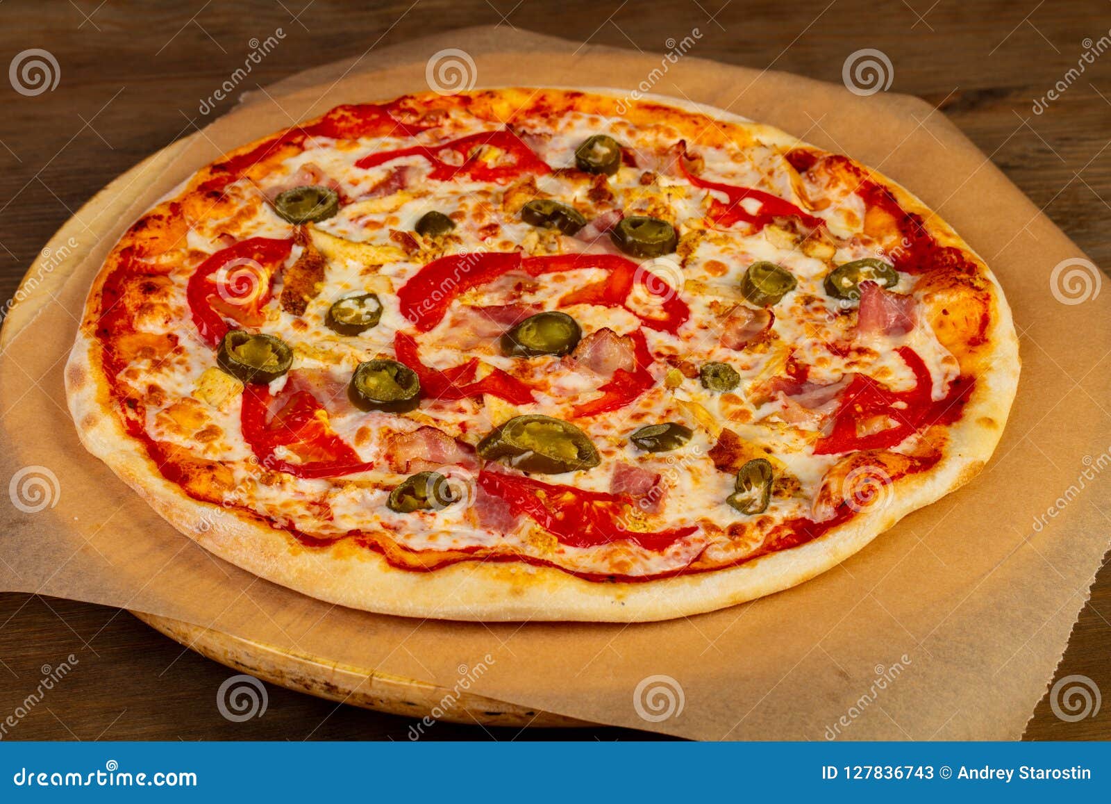 Pizza Con Pancetta Affumicata Immagine Stock Immagine di pranzo