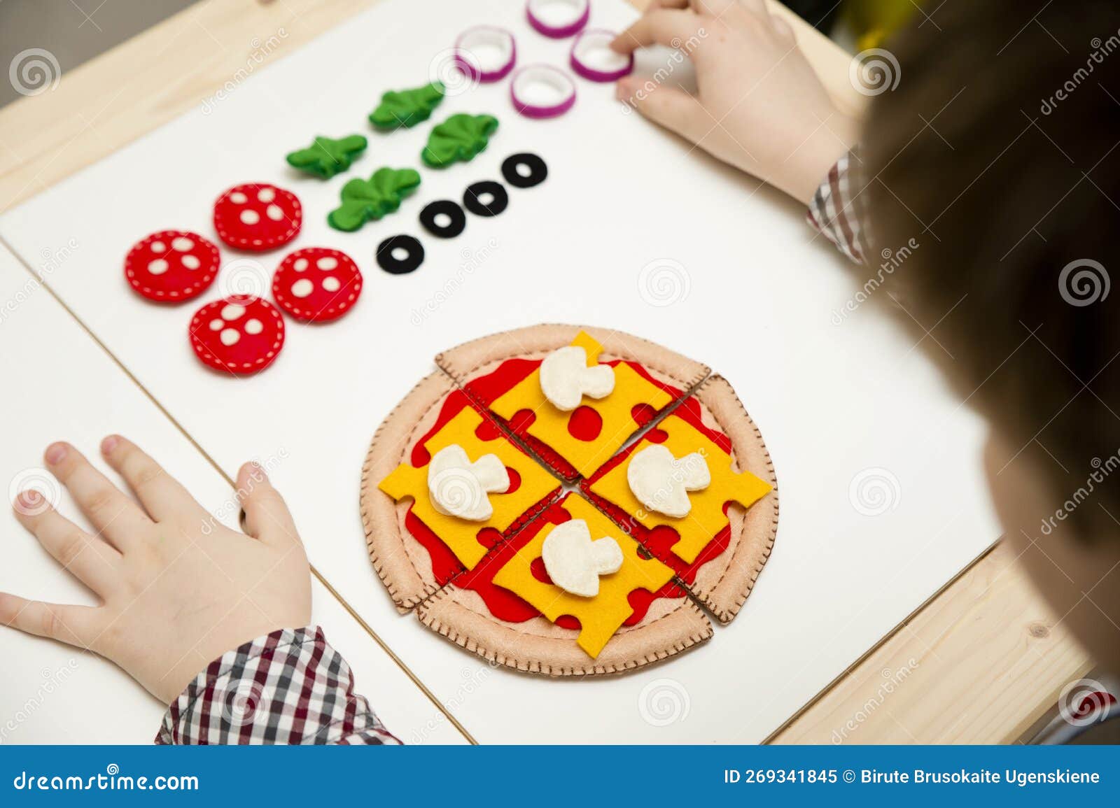 Pizza De Feltro. Brinquedos De Comida Para As Crianças. Imagem de Stock -  Imagem de conceito, feltro: 269341845