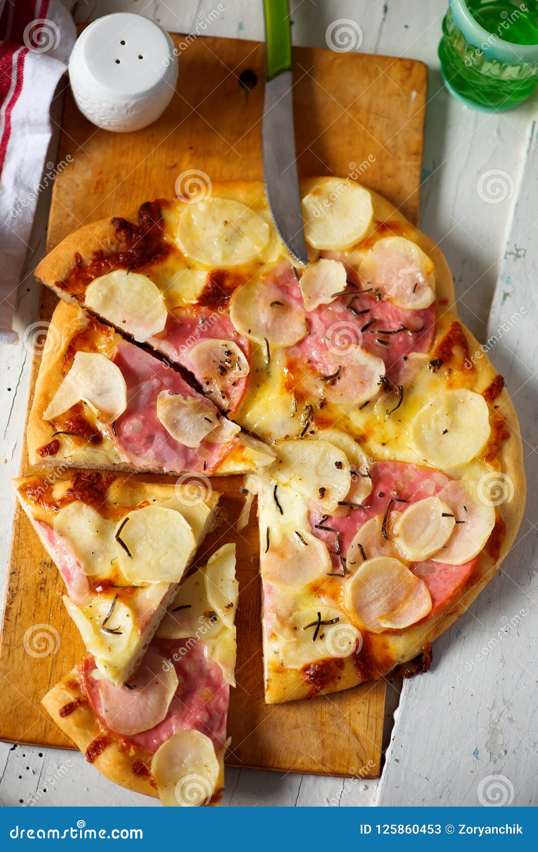 Pizza Do Mortadella E Da Batata Imagem de Stock Imagem de vista