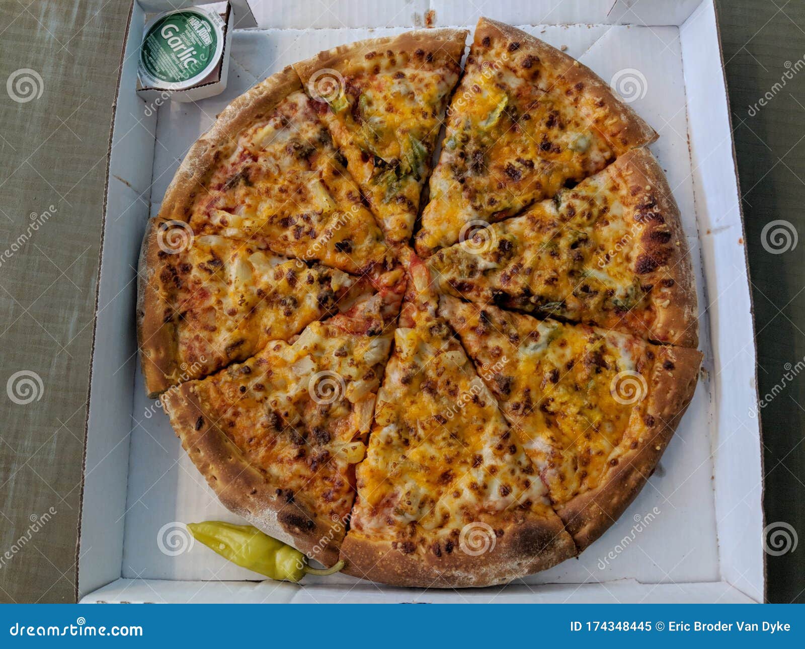 Foto de Papa Johns Pizza Na Caixa No Fundo Branco e mais fotos de