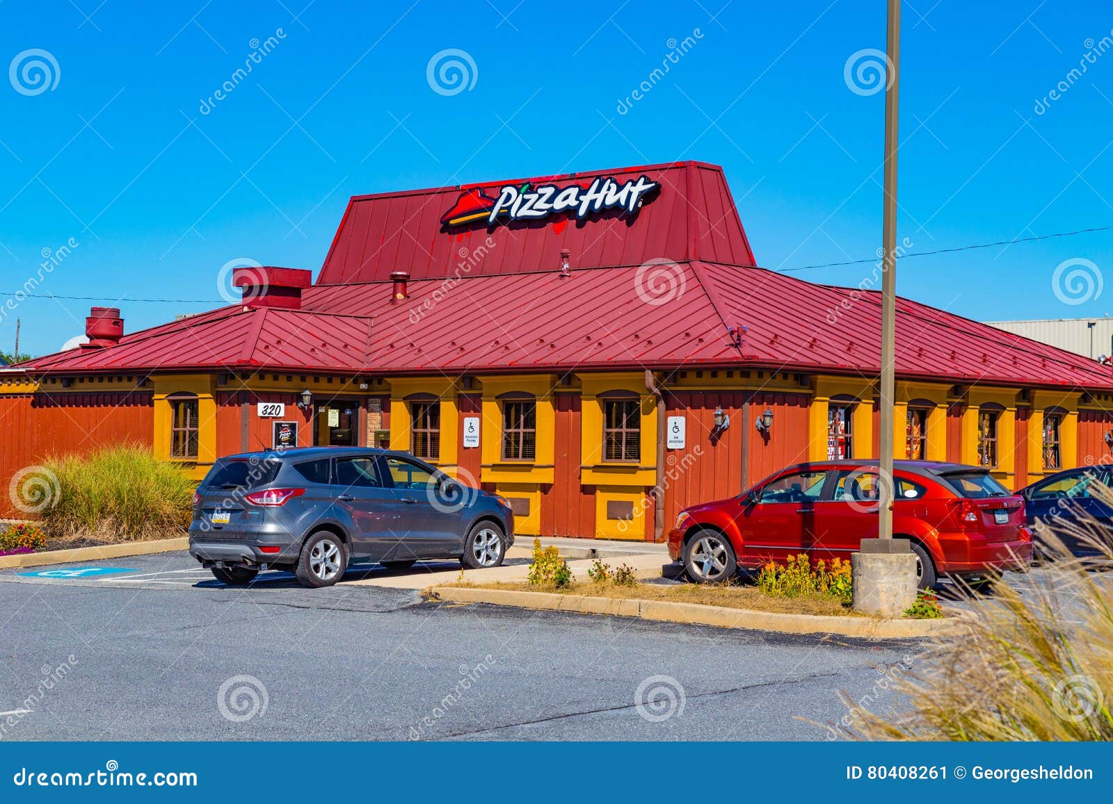 Pizza Hut Restaurant editorial photo. Image of carry - 80408261