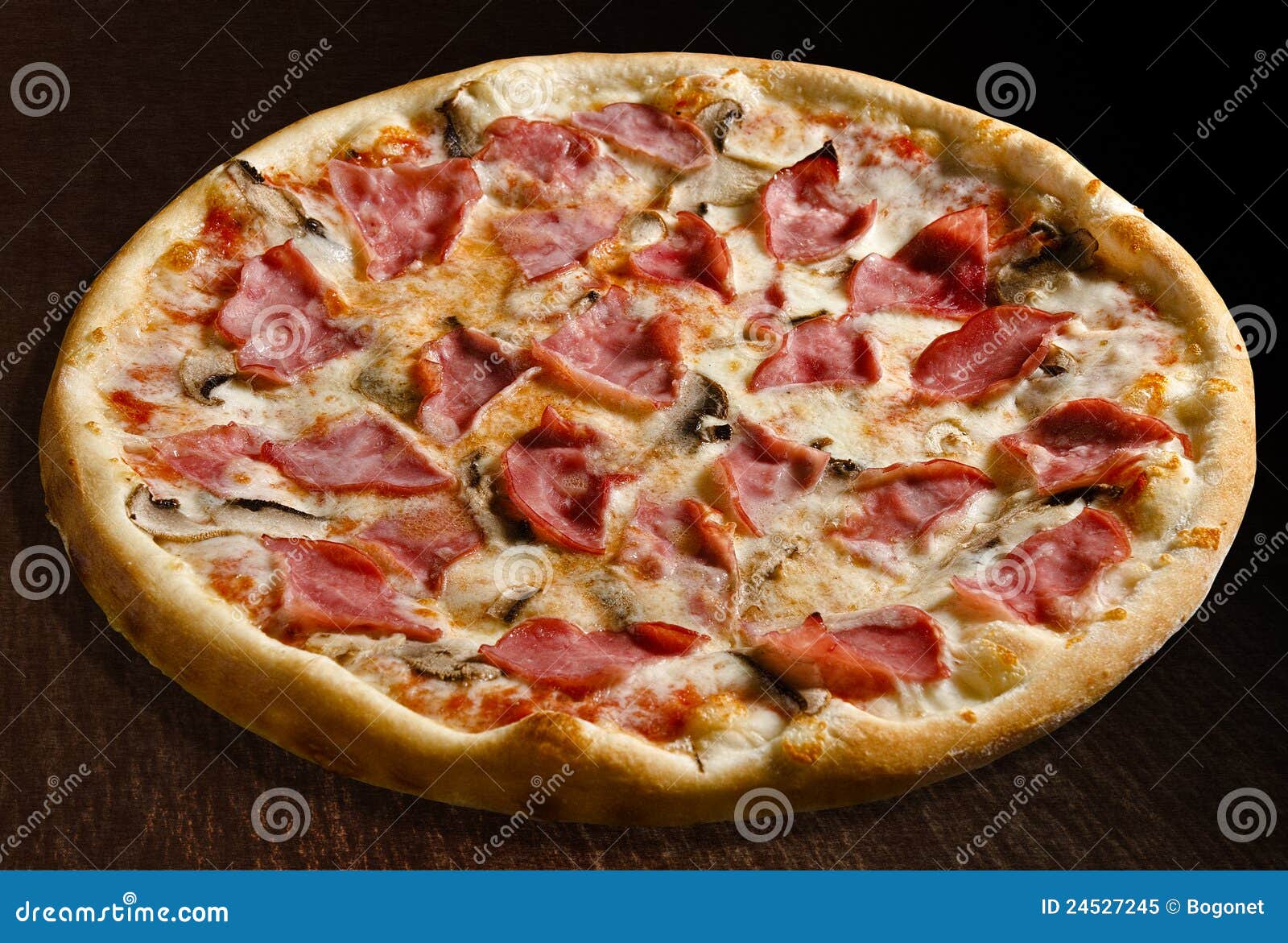 Pizza prosciutto e funghi stock image. Image of pizza 24527245