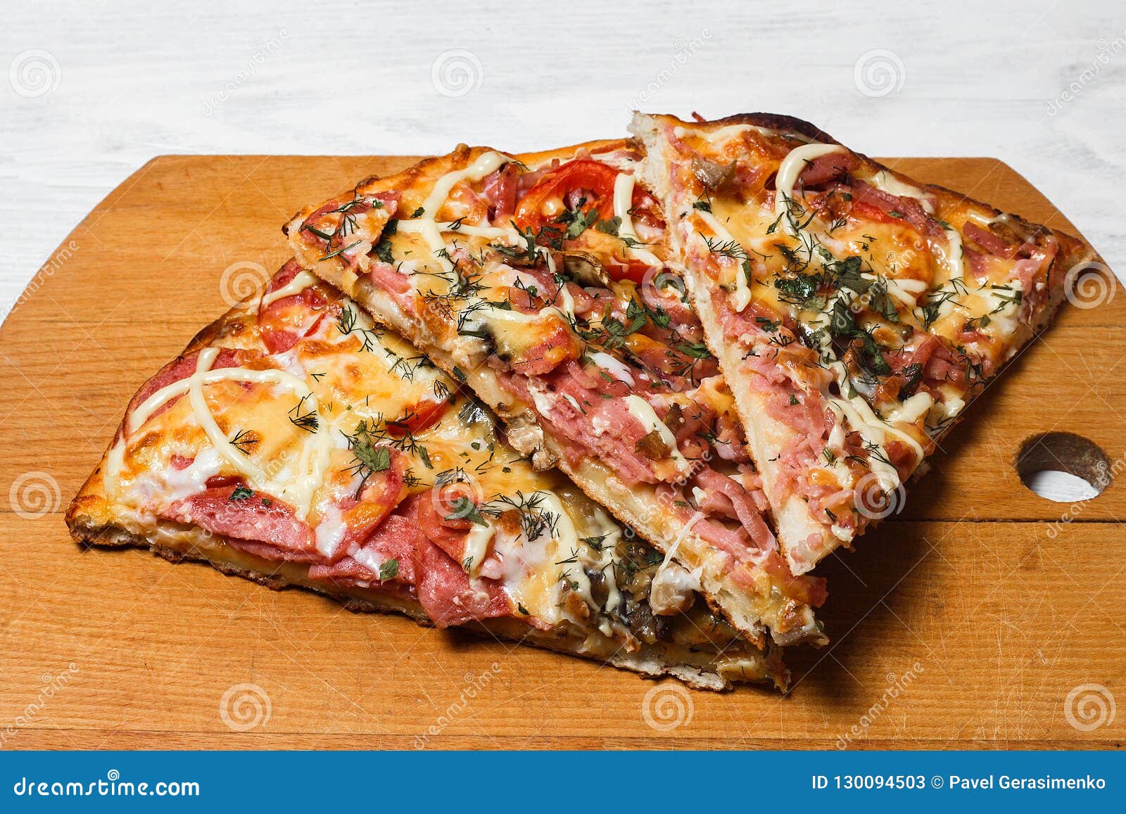 Pizza Rustique Italienne Trois Morceaux Sur Un Plateau En