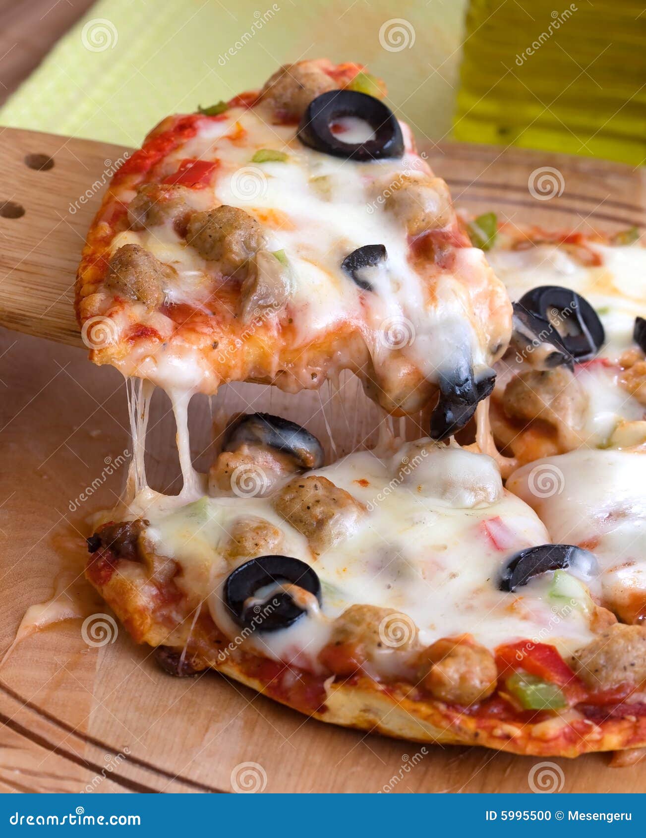 Pizza Suprema foto de archivo. Imagen de tocino, rebanada - 5995500, image size:1303x1690