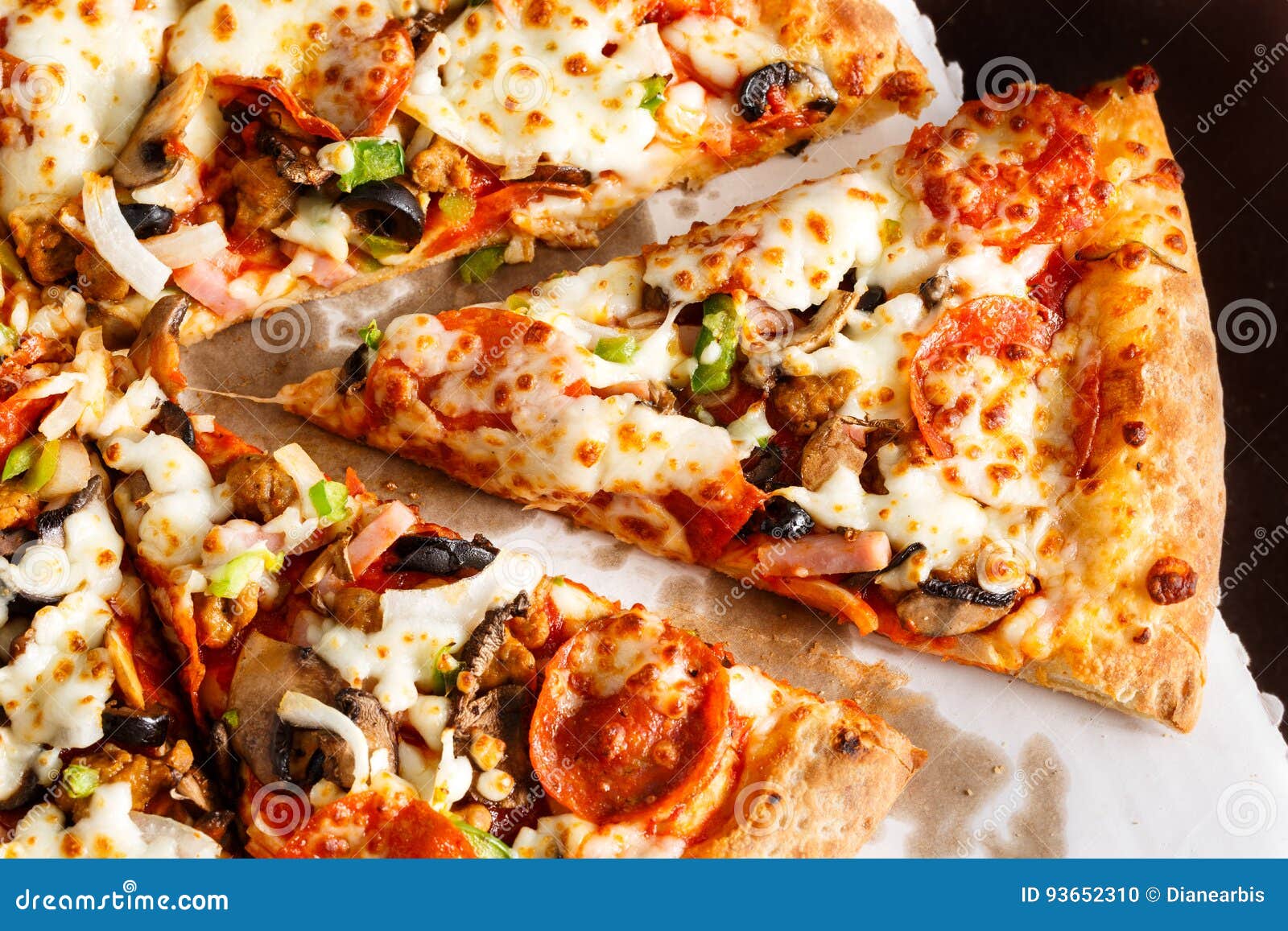 Pizza suprema foto de archivo. Imagen de fresco, repartir - 93652310, image size:1600x1157