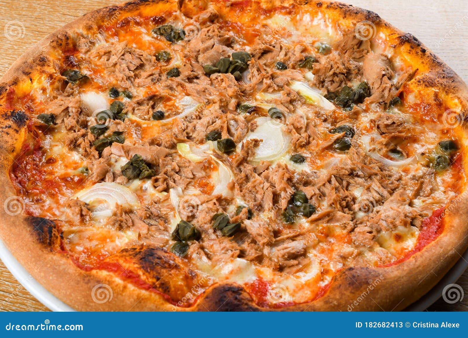 Pizza Tonno E Cipolla: this Traditional Pizza Variety is Topped with ...