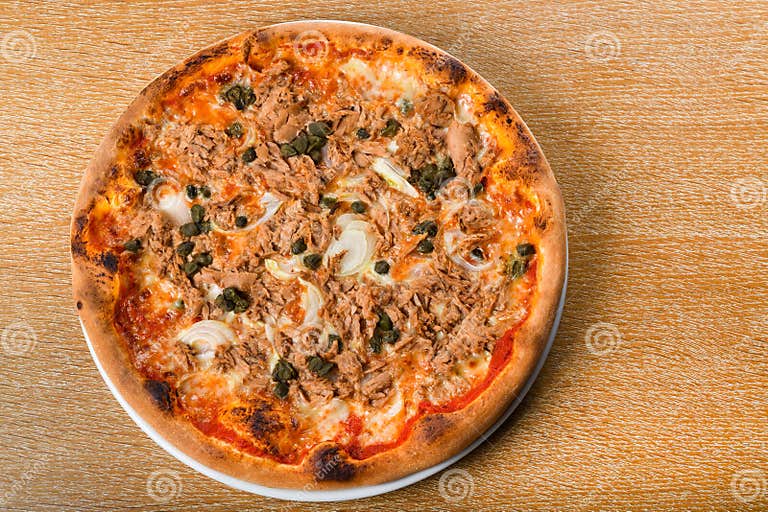 Pizza Tonno E Cipolla: this Traditional Pizza Variety is Topped with ...