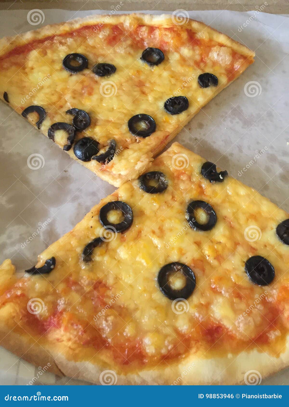 Pizza verde oliva fotografia stock. Immagine di sciocco 98853946