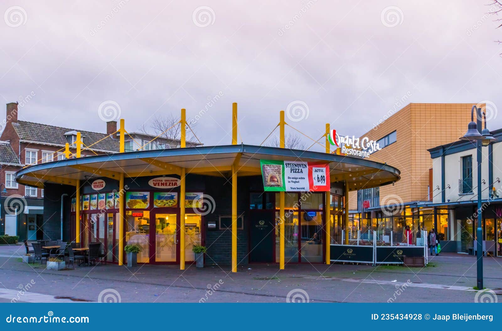 Pizzarestaurant Quanta Costa in Veghel Noordbrabant Nederland 13 2020 Redactionele Stock Foto - Image of winkelen, voedsel: 235434928
