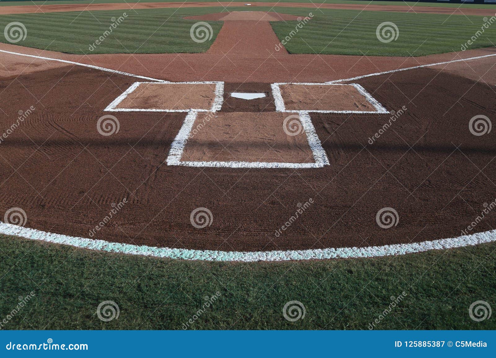 Placa Home Do Basebol Com Linhas De Giz Imagem de Stock Imagem de