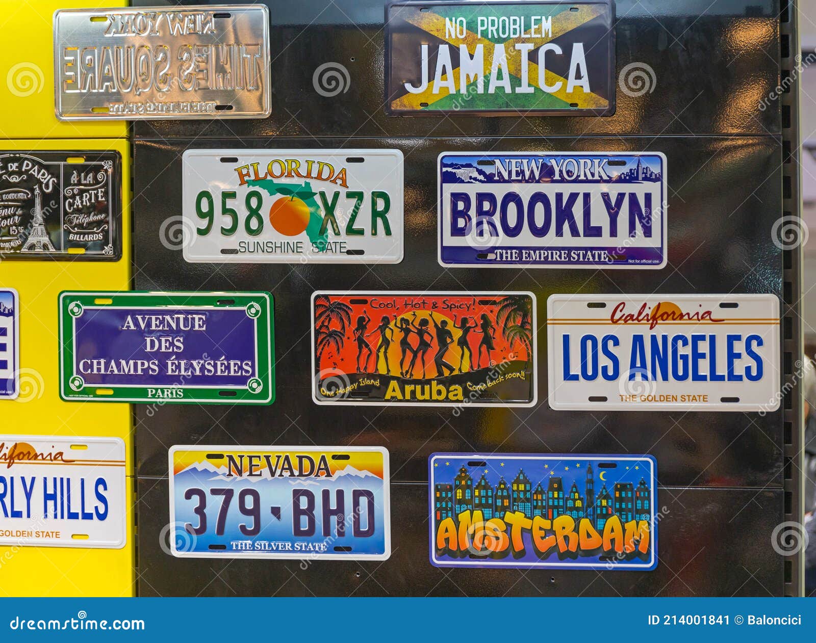 https://thumbs.dreamstime.com/z/placas-personalizadas-belgrado-serbia-de-marzo-divertidas-matr%C3%ADculas-y-en-la-feria-car-expo-214001841.jpg