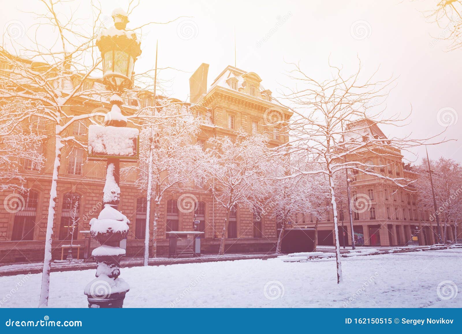 place de la republique in paris during rare snow