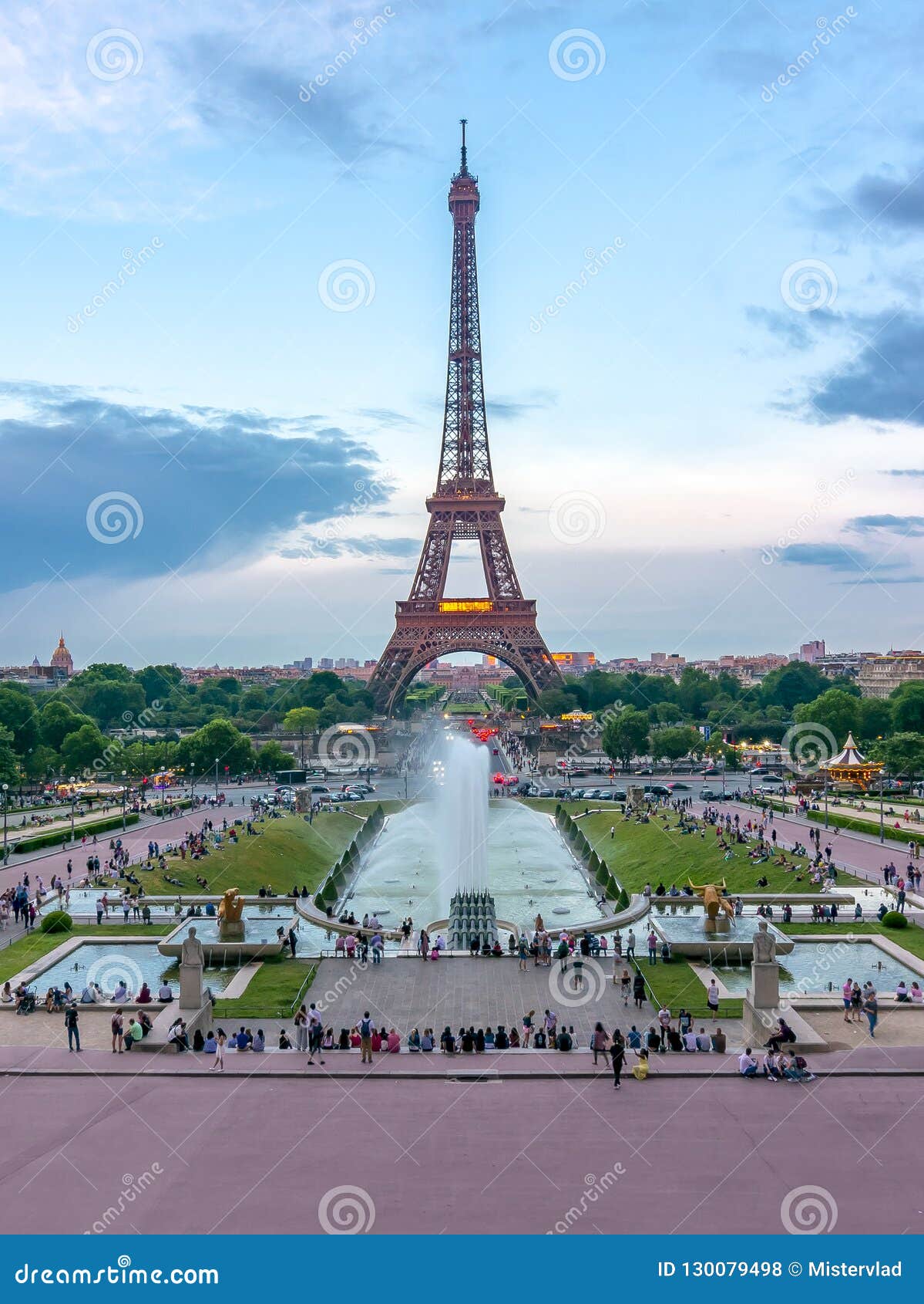 Place De Tour Eiffel Et De Trocadero Au Coucher Du Soleil