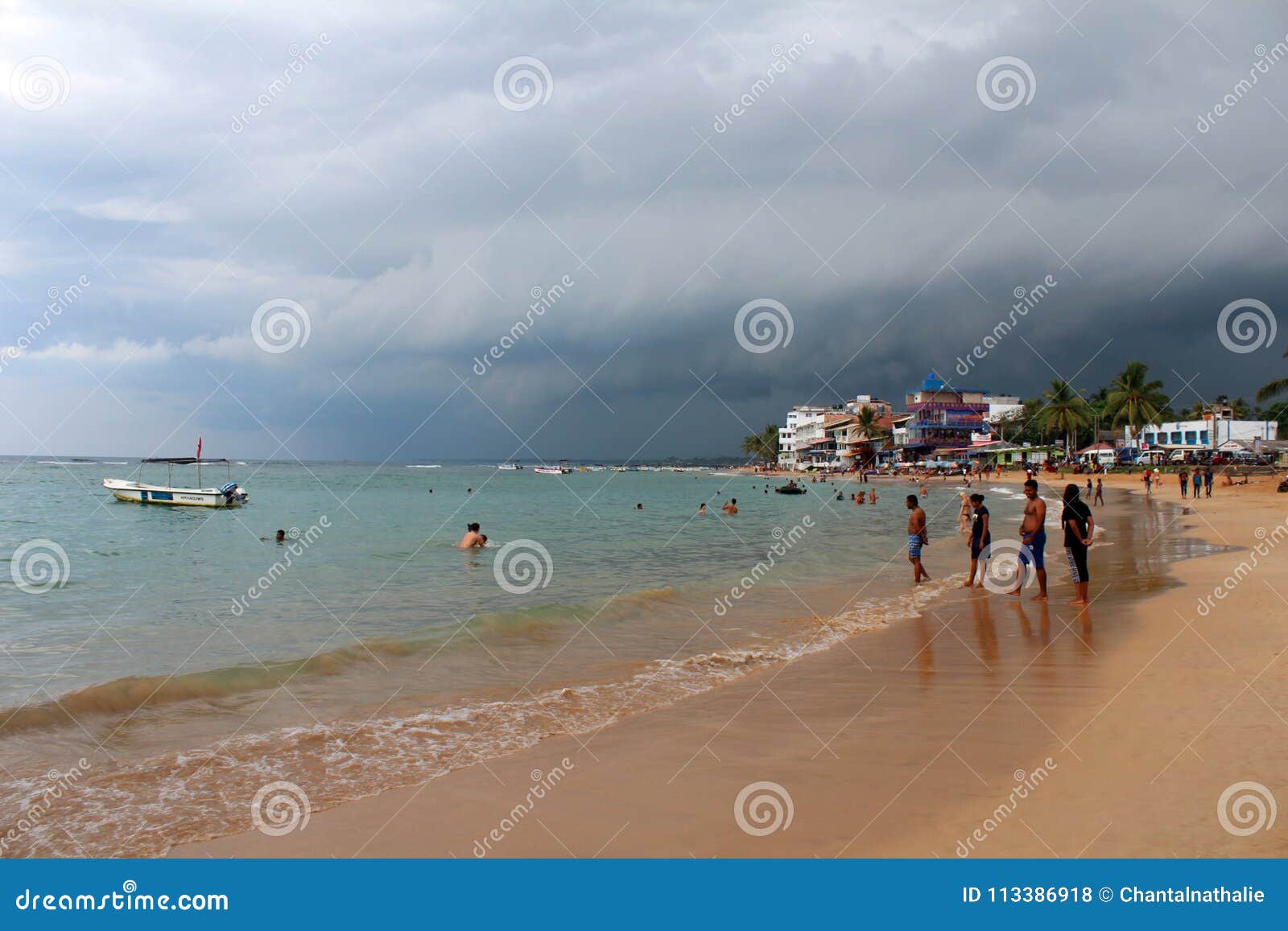 Plage De Hikkaduwa Au Sri Lanka Photo Stock éditorial