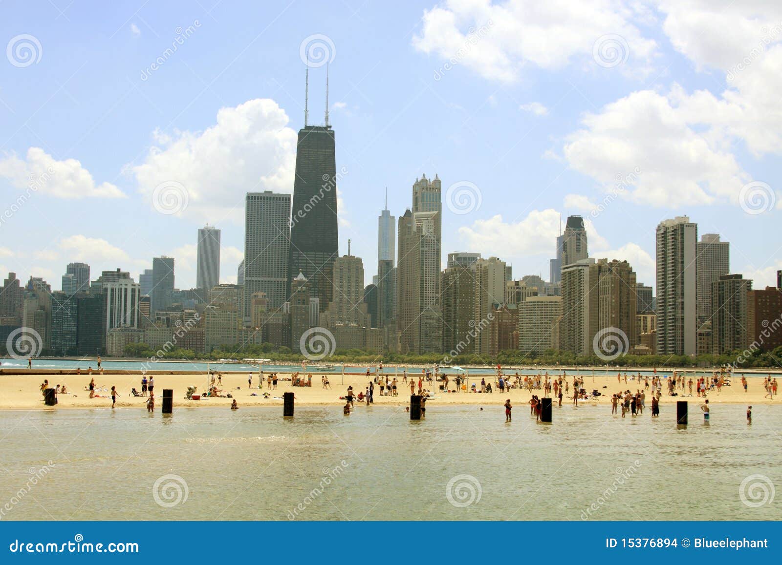 Plage du nord Chicago image stock éditorial. Image du downtown 15376894