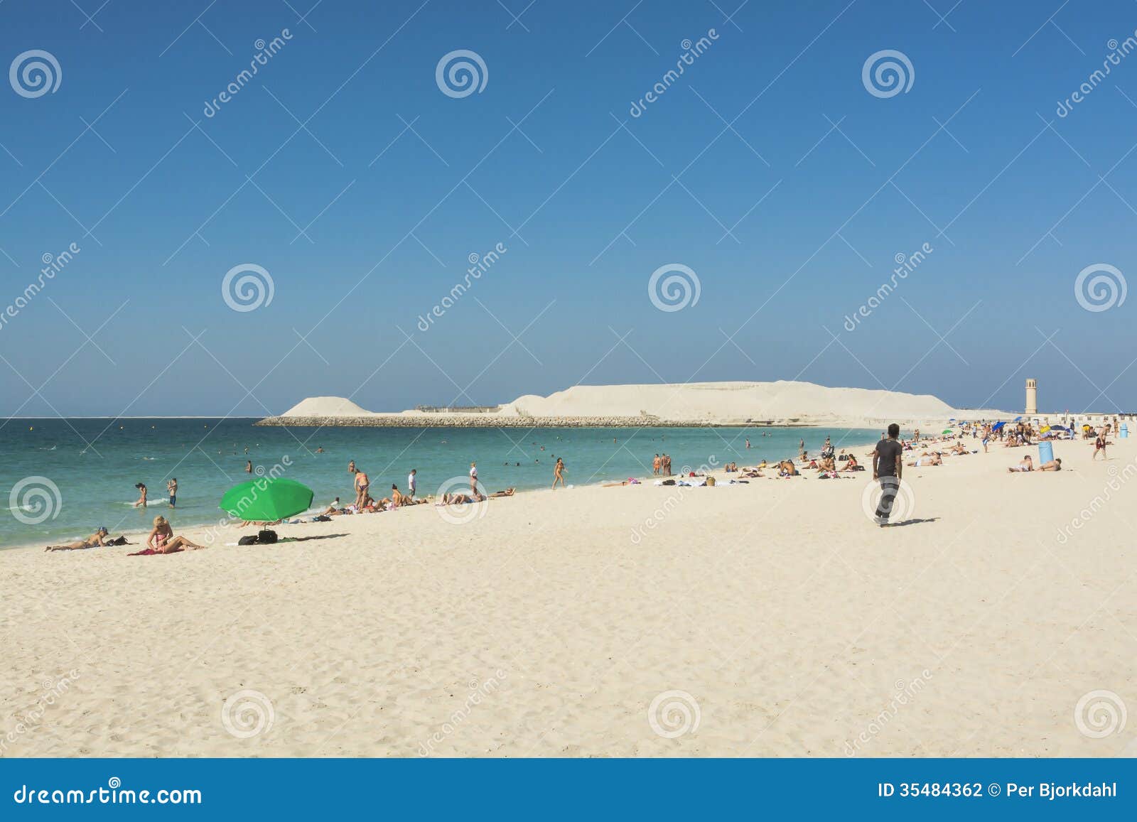 Plage Dubaï De Coucher Du Soleil Photographie éditorial