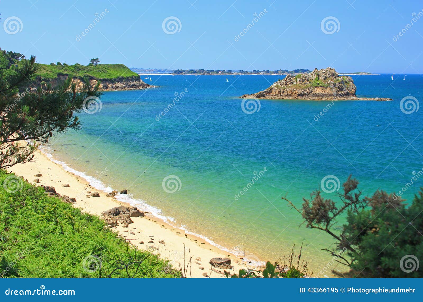 Plage Et îles Dans La Baie De Morlaix Image stock Image du récif, île