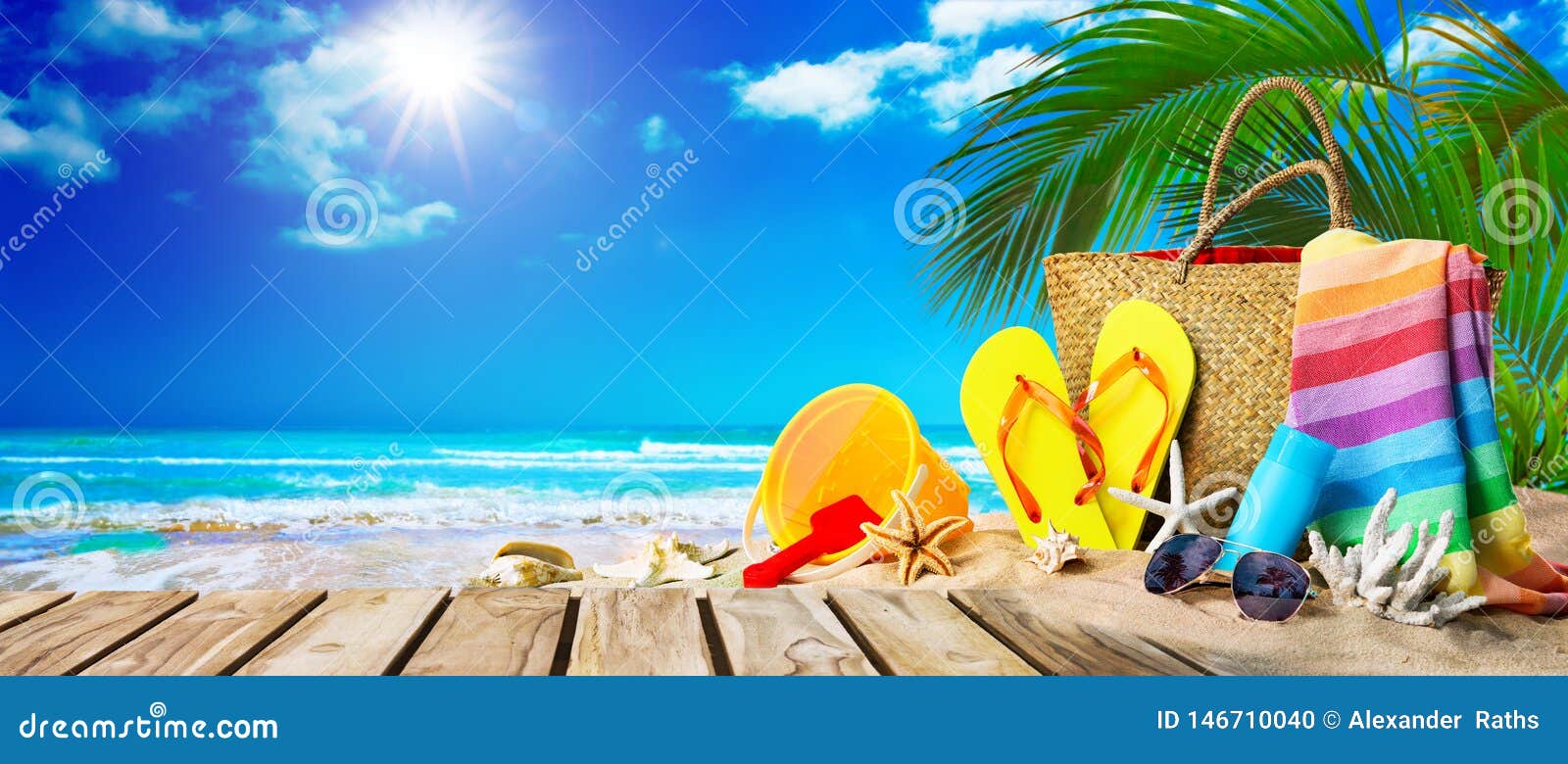 valise avec des lunettes de soleil et plage accessoires sur une tropical le  sable plage 28300611 Photo de stock chez Vecteezy