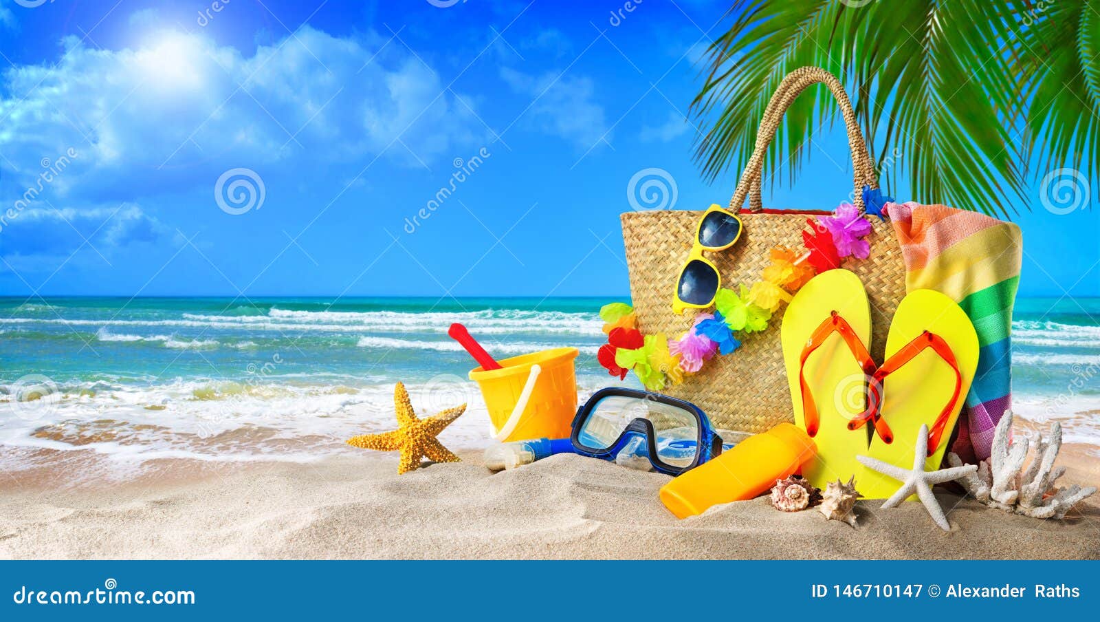 Plage Tropicale Avec Prendre Un Bain De Soleil Des Accessoires, Fond De  Vacances D'?t? Image stock - Image du coquillage, drapeau: 146710147