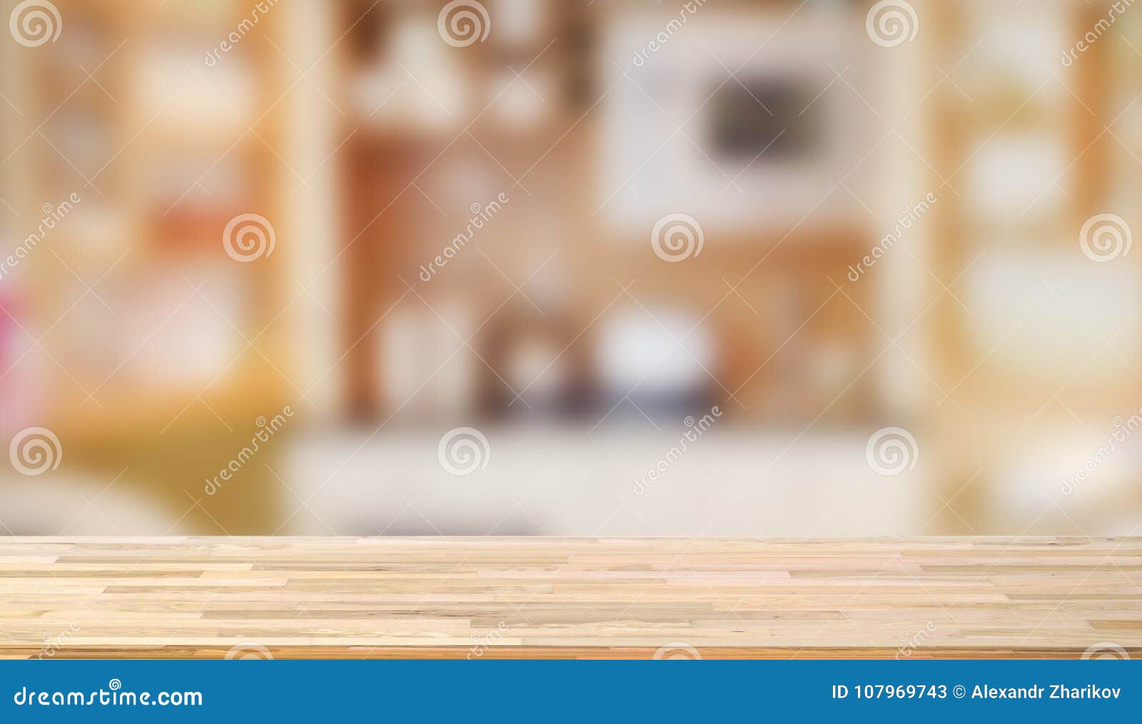 Plan De Travail En Bois Sur Le Fond De Tache Floue Image