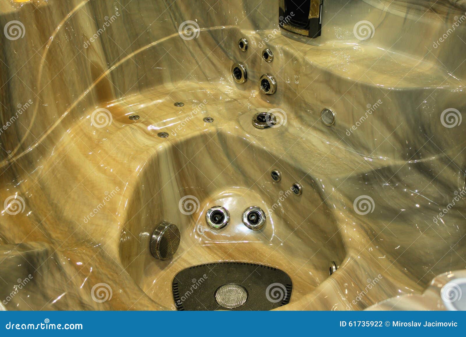 Plan rapproché d'un jacuzzi dans la chambre publique de la station ...
