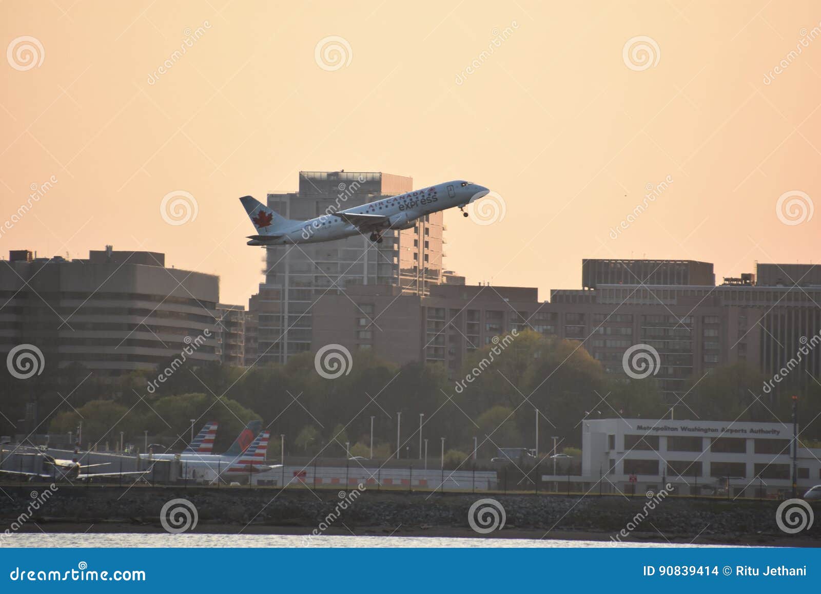 Plane Landing at Ronald Reagan Airport in Washington, DC Editorial