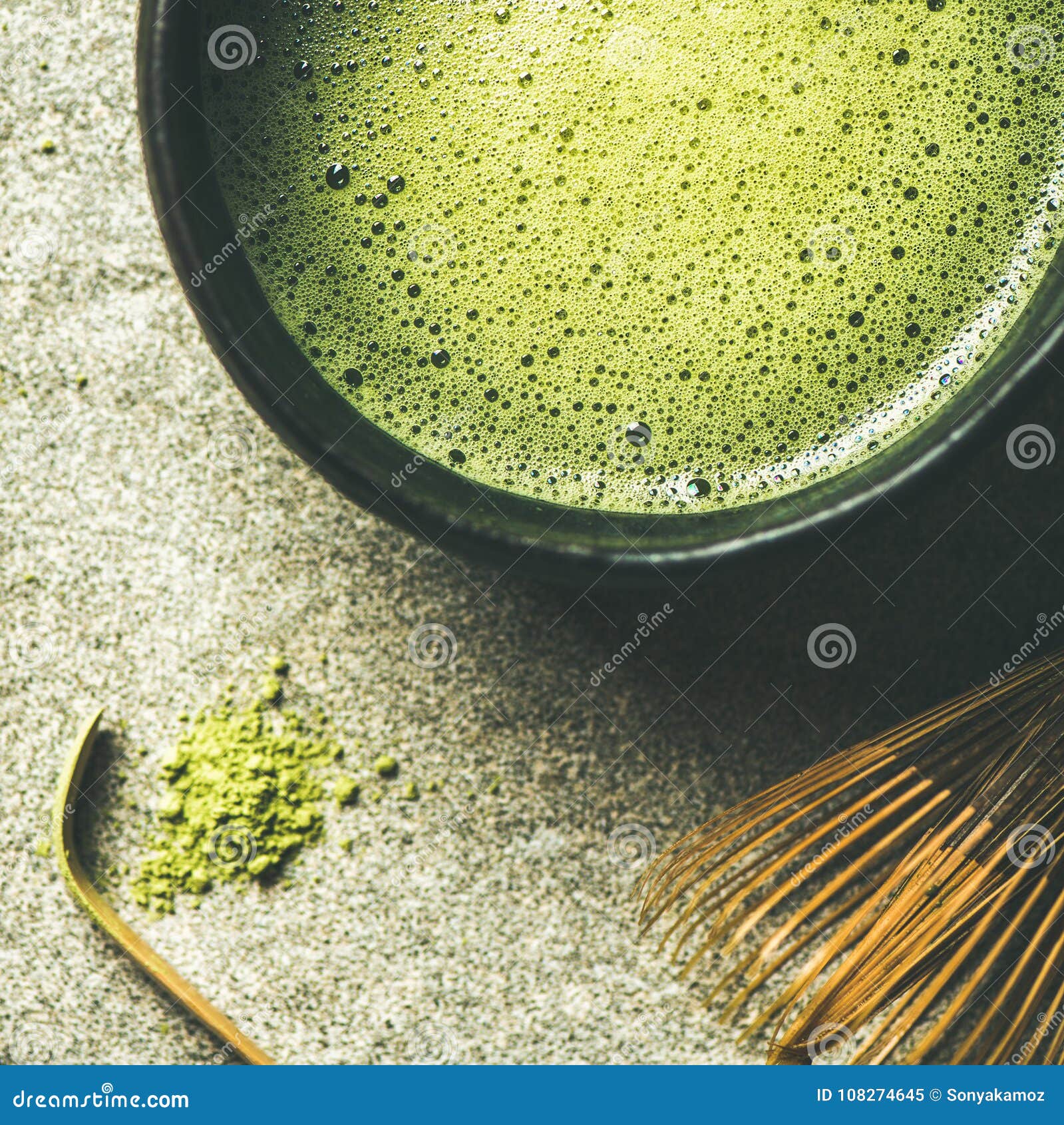 Matcha (té verde) preparado con Chasen 