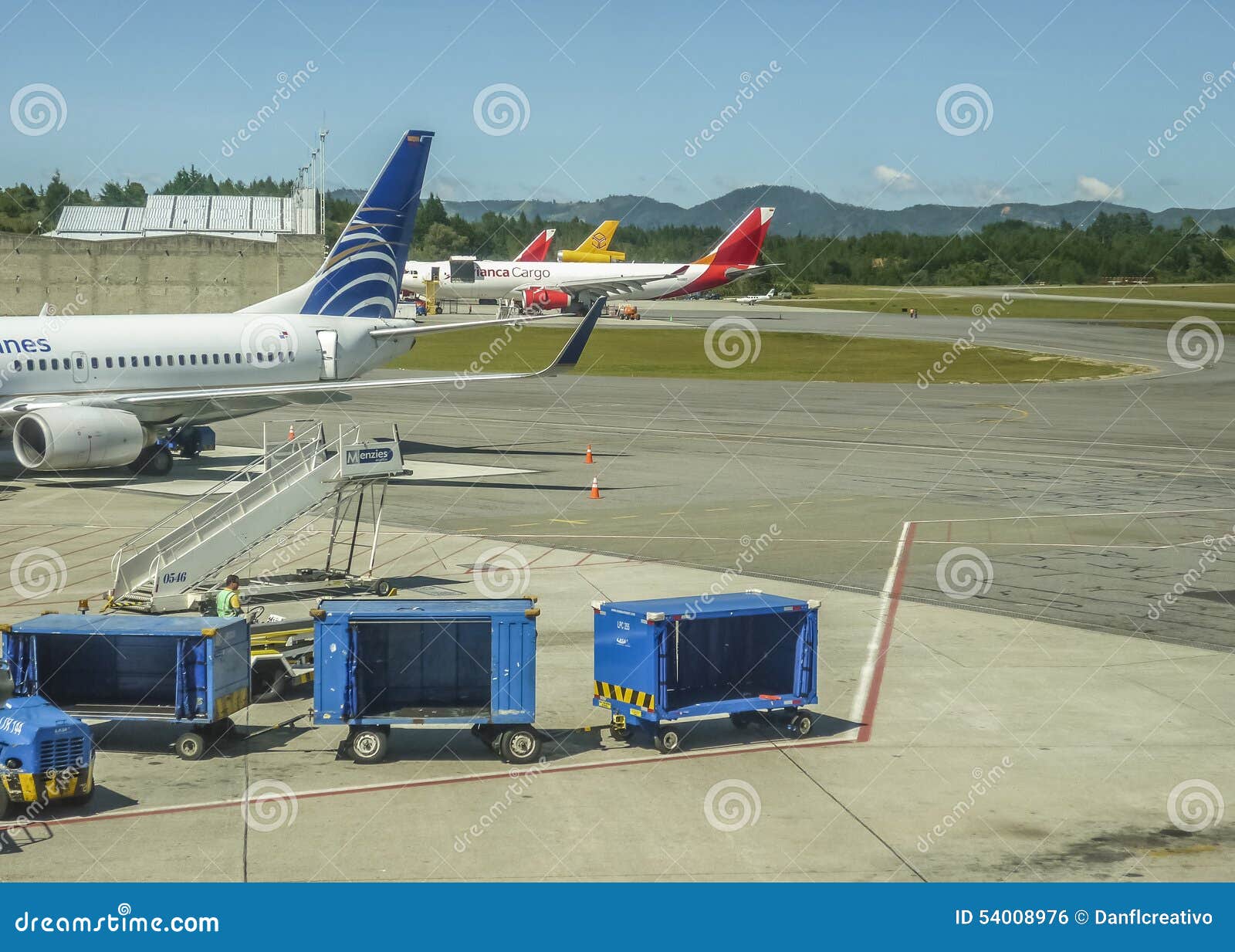 Resultado de imagem para aeroporto de medellin