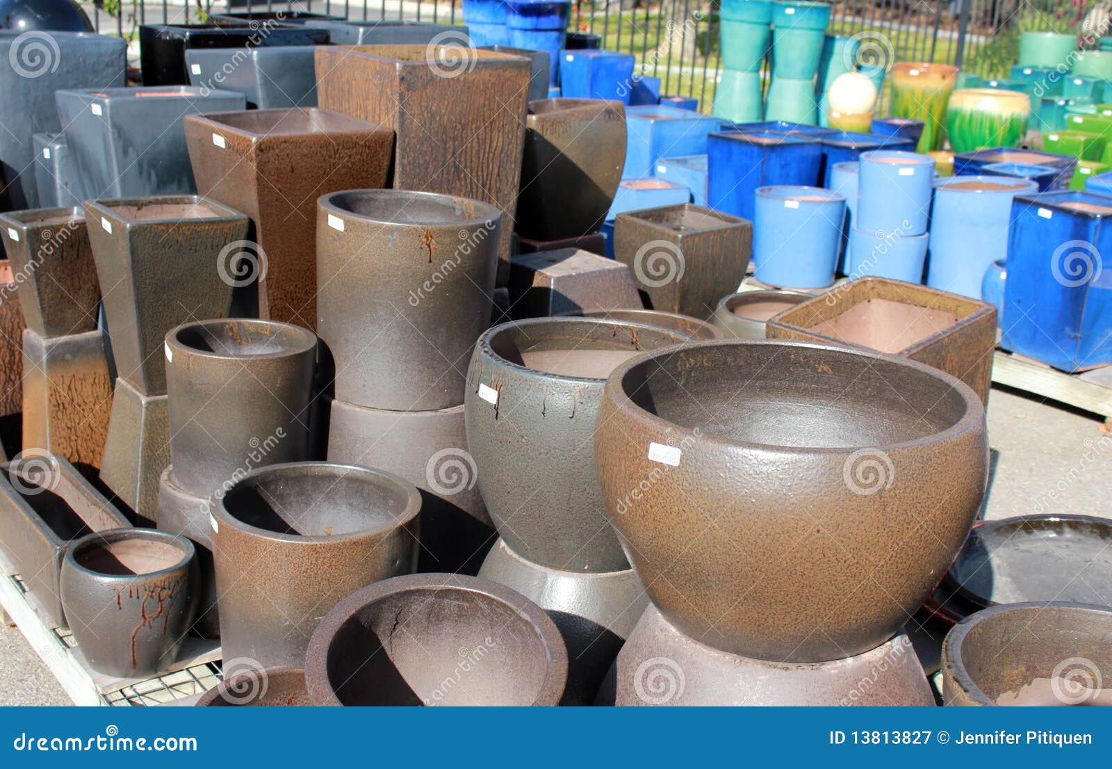 round planter pots