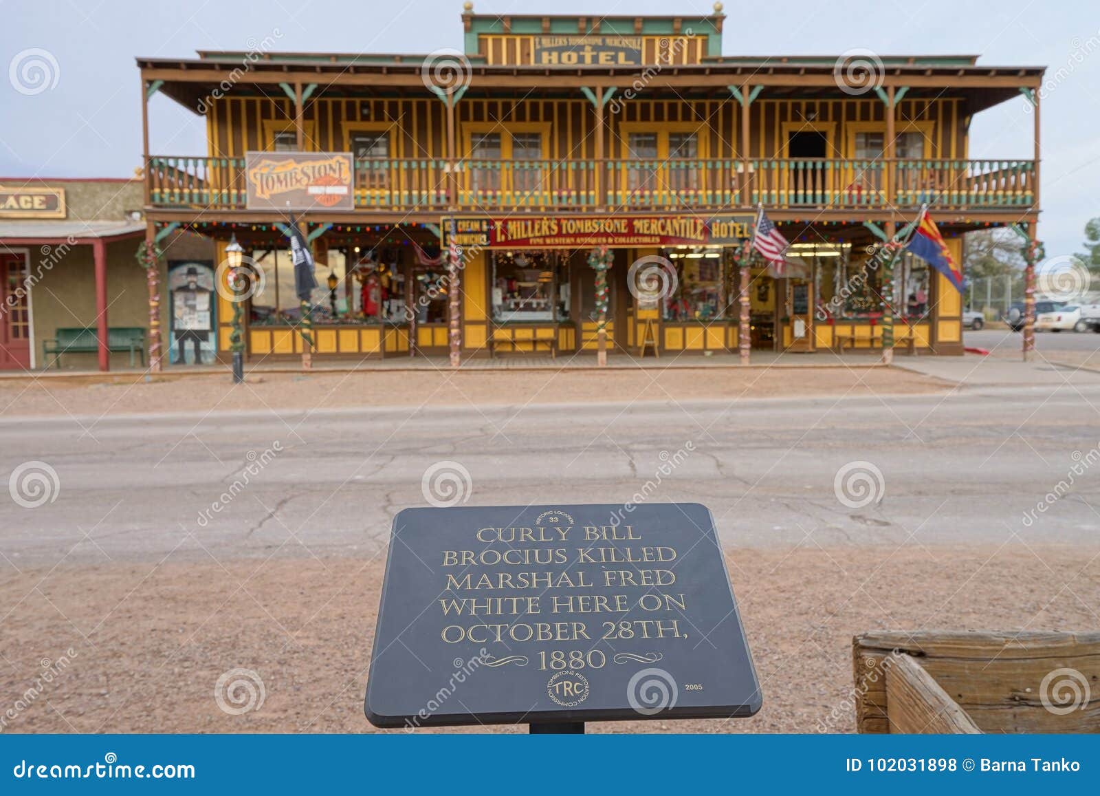 https://thumbs.dreamstime.com/z/plaque-comm%C3%A9morative-sur-la-pierre-tombale-arizona-de-rue-principale-102031898.jpg