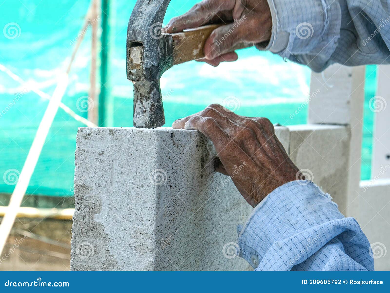 Plaster Worker Use Hammer Hit Nail Iron Extract White Pillar Structure