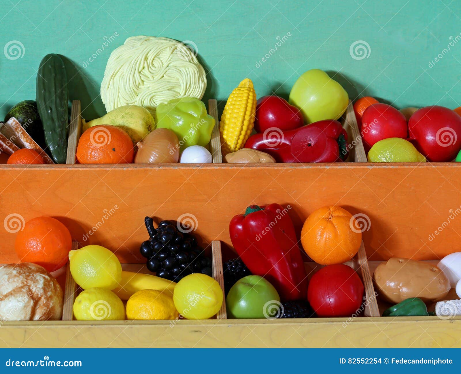 defect leven Voorstellen Plastic Fruit Aan Fruit En Plantaardige Markt Voor Kinderen Stock Foto -  Image of fictie, appel: 82552254