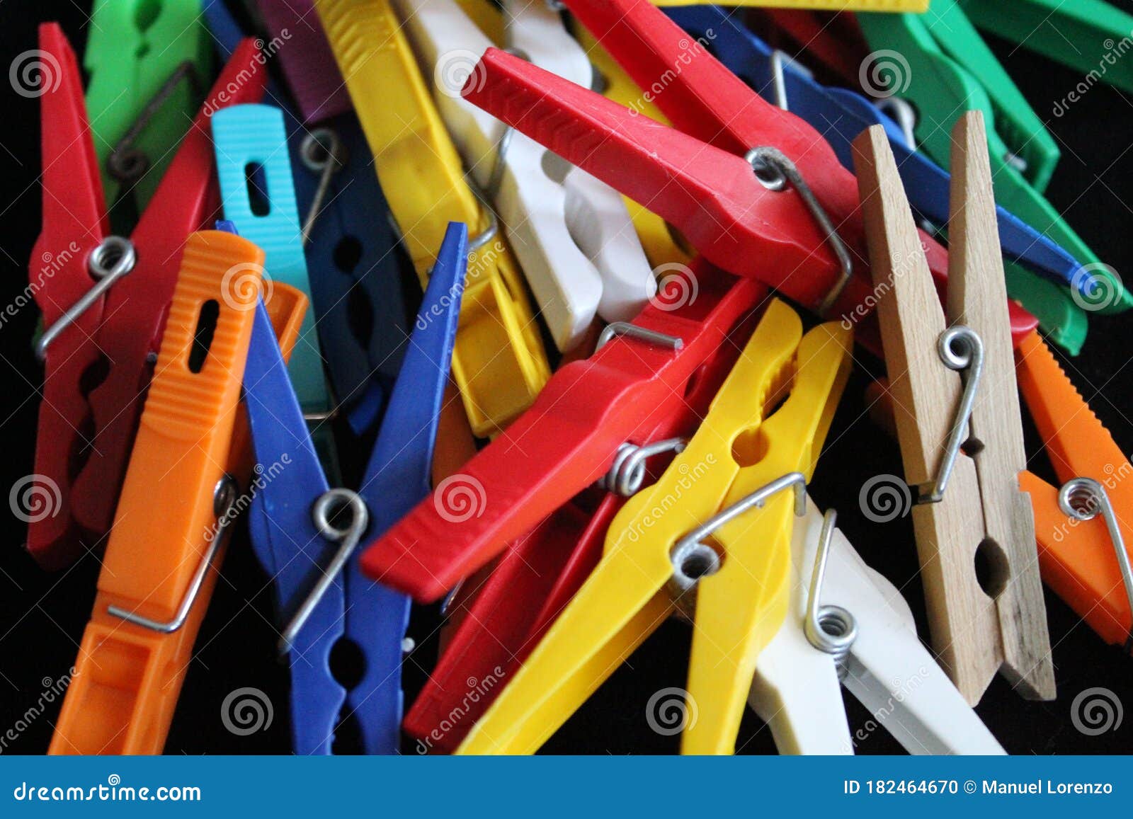 plastic tweezers clothes colors hold dry red blue