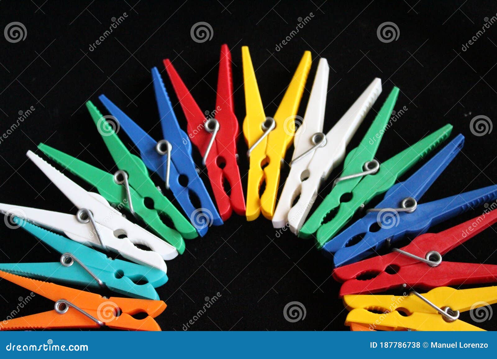 plastic tweezers clothes colors hold dry red blue