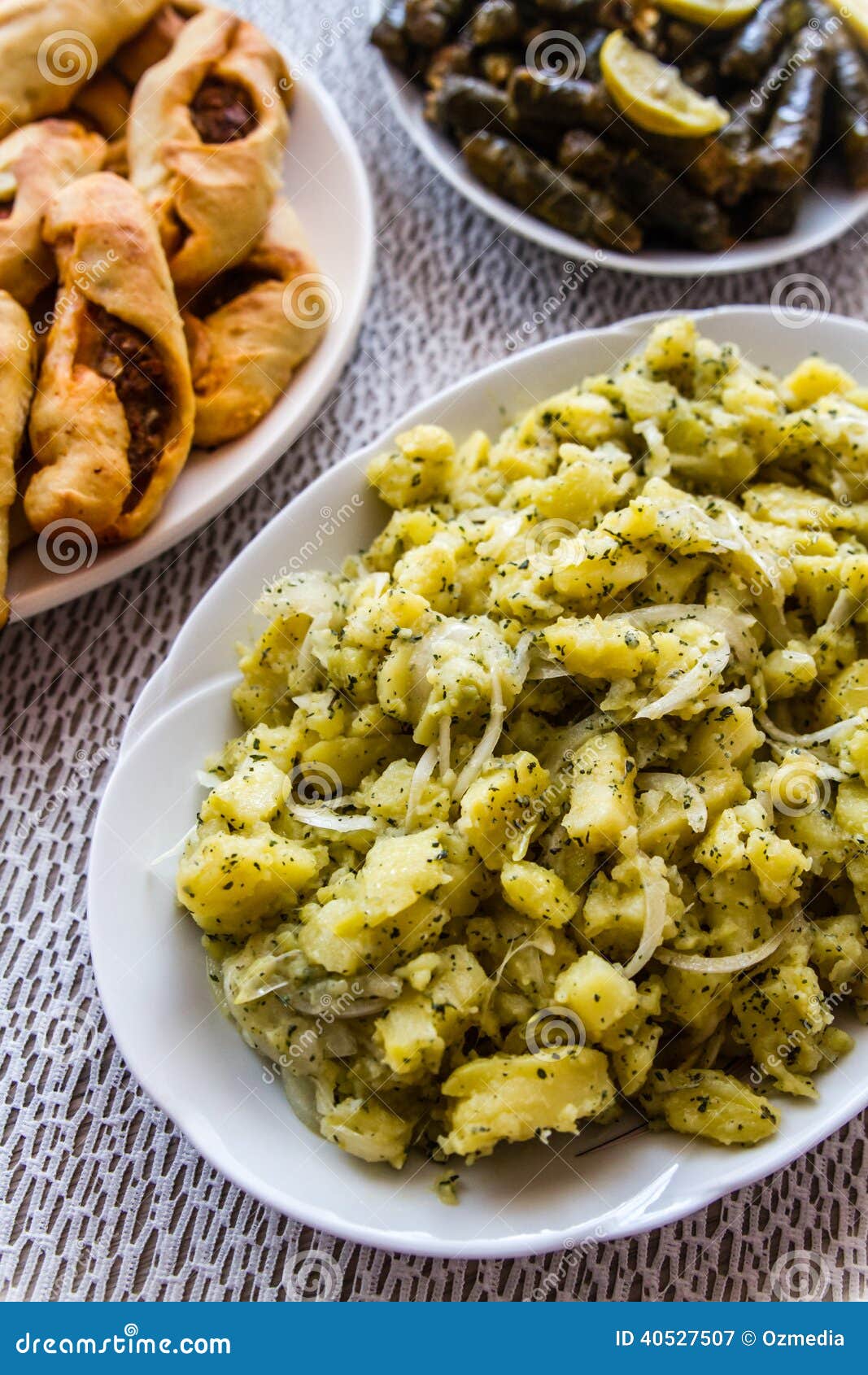 Plat De PotatoSalad De Turc Image stock Image du cornichon, potatoes