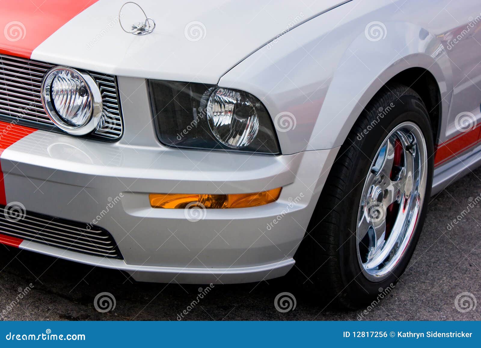 Ford Mustang GT 2017: Estilo y Potencia en Ofertón, image size:1600x1157