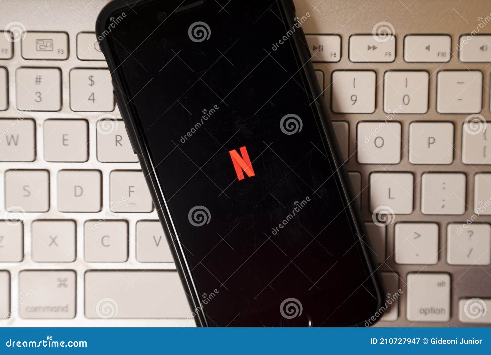 Plataforma Líder No Segmento De Streaming De Filmes Netflix Com O