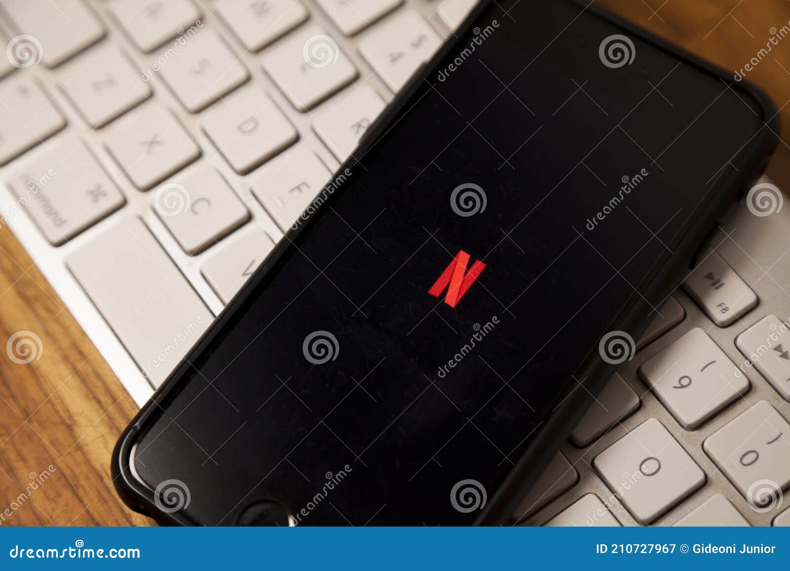 Plataforma Líder No Segmento De Streaming De Filmes Netflix Com O