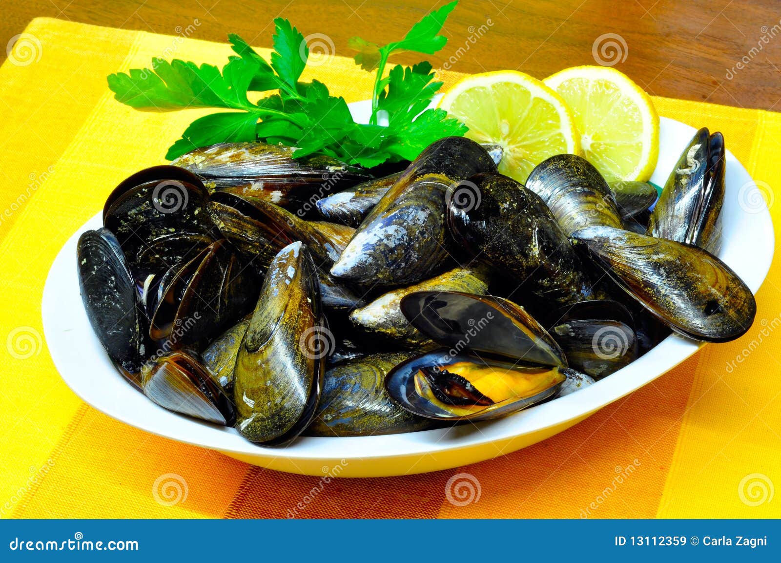 Plate of mussels stock image. Image of diet, garlic, food 13112359